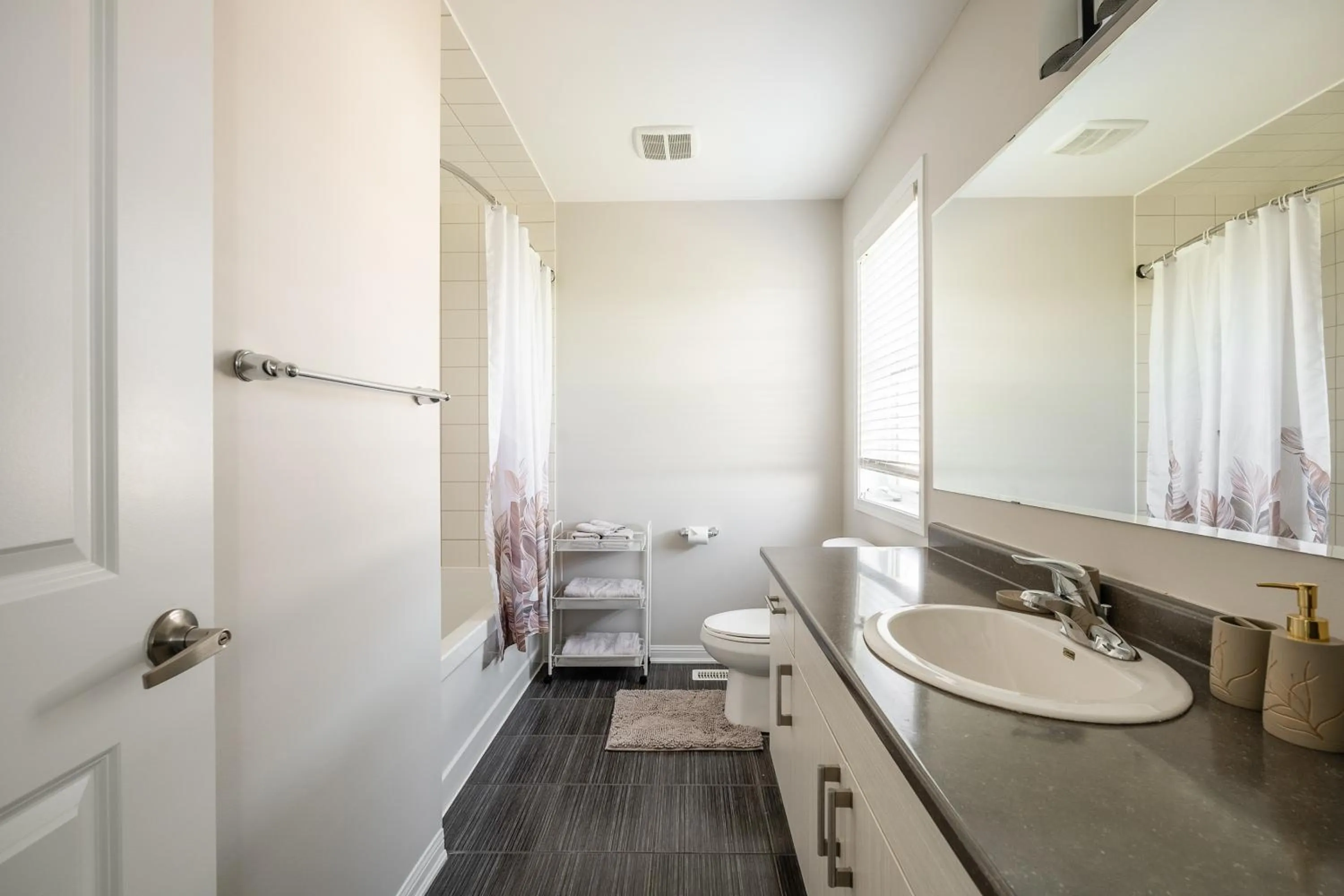 Bathroom in GlobalStay 3 Bedroom House with Parking Brampton