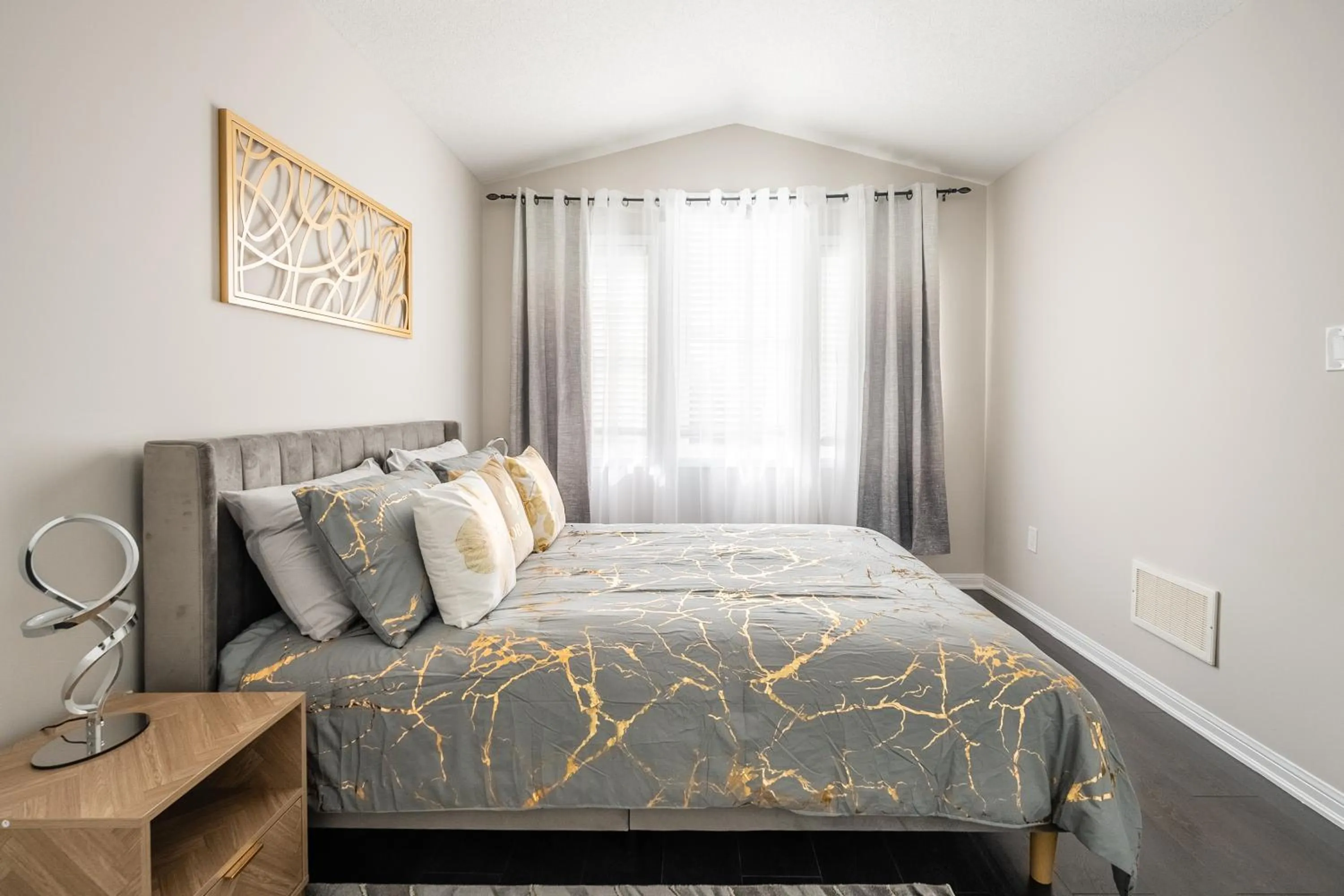 Bed in GlobalStay 3 Bedroom House with Parking Brampton