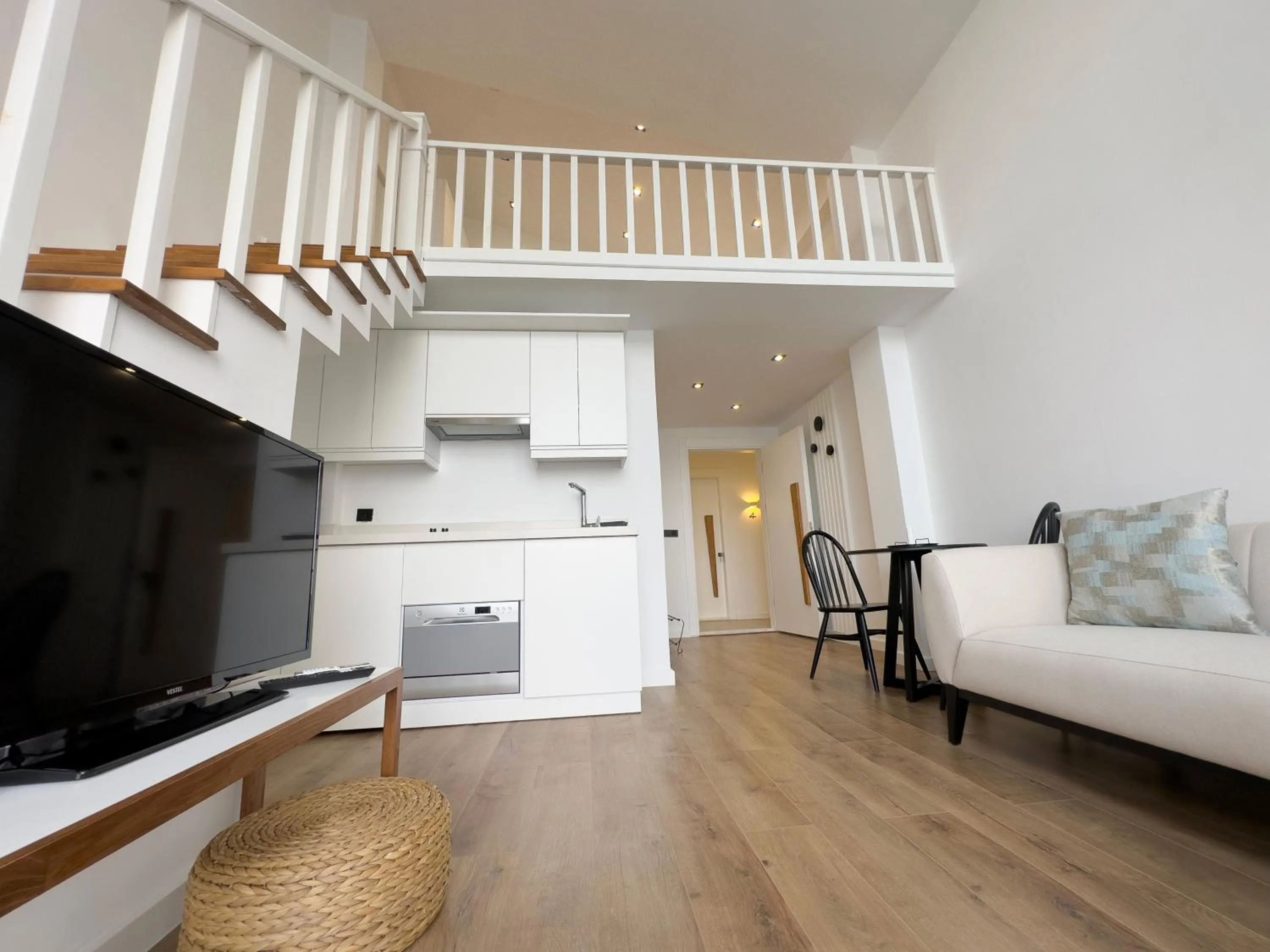 TV and multimedia in Mehmetbey Çaka