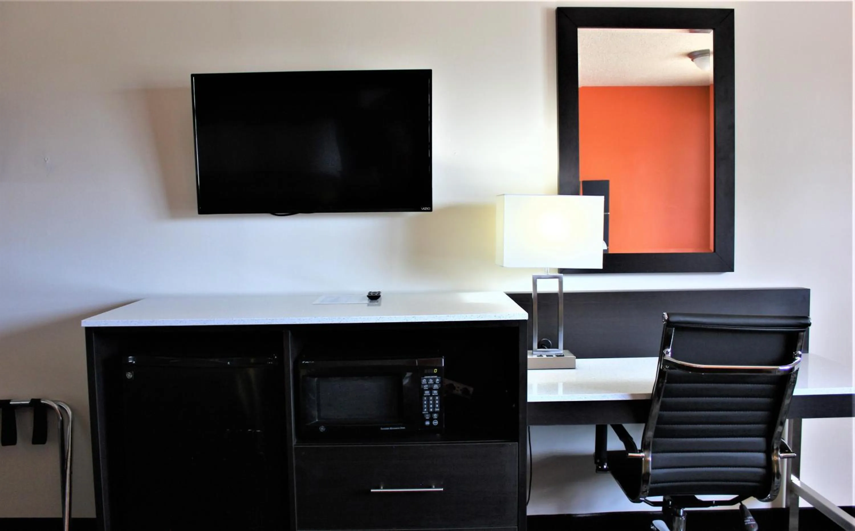 TV and multimedia in Travel Inn Eutaw