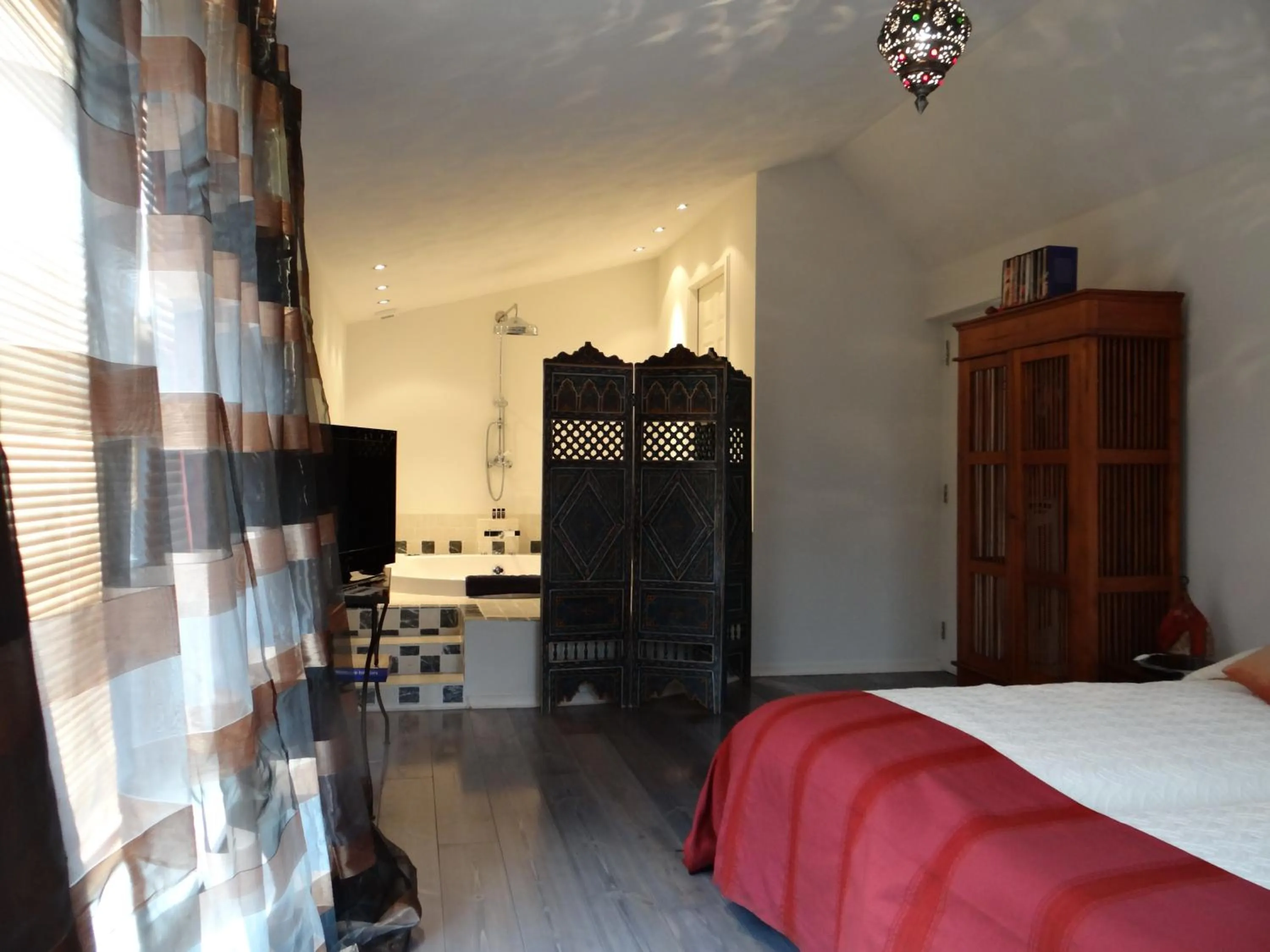 Bed in The Waverly House