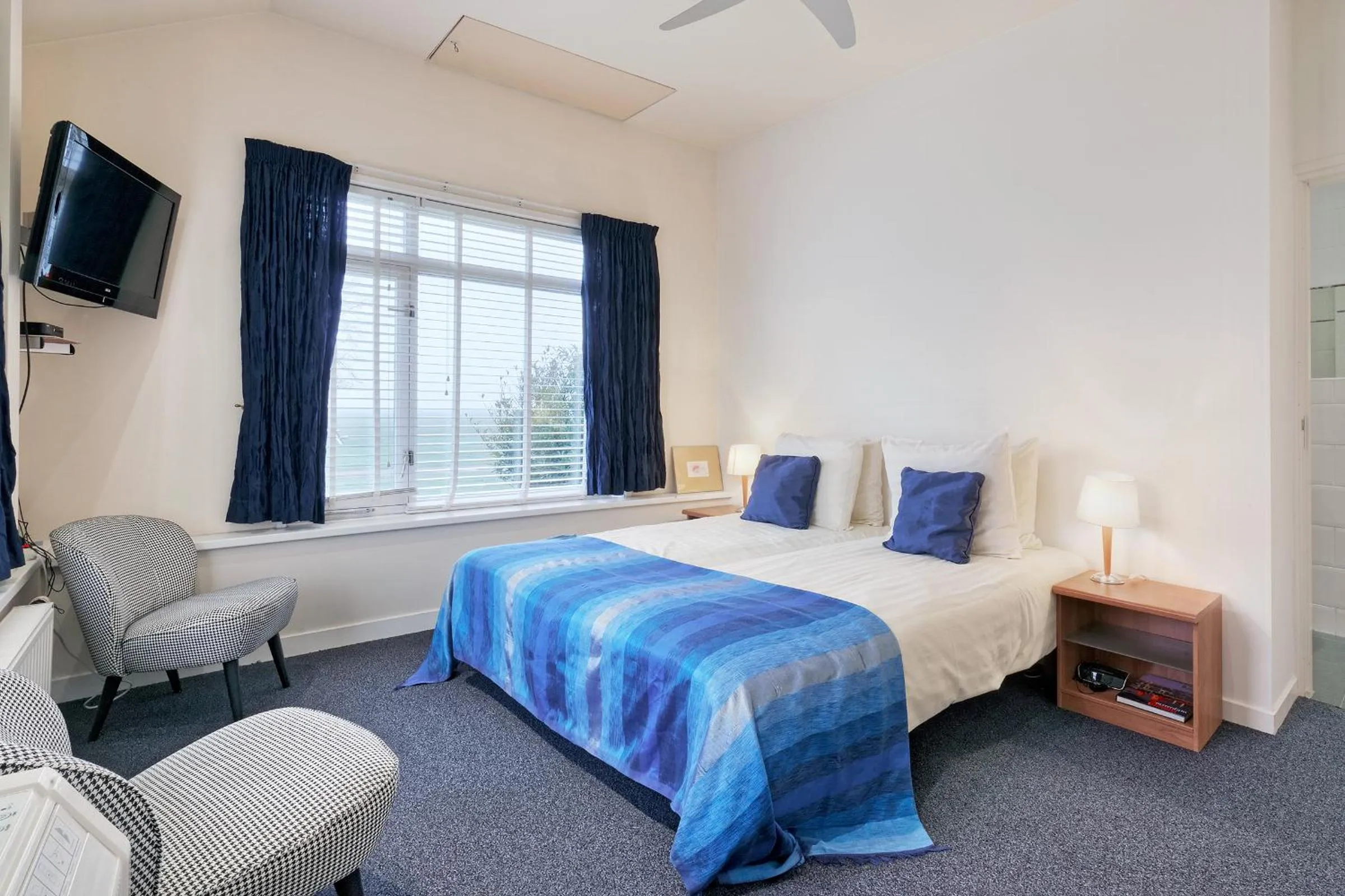 Bed in The Waverly House