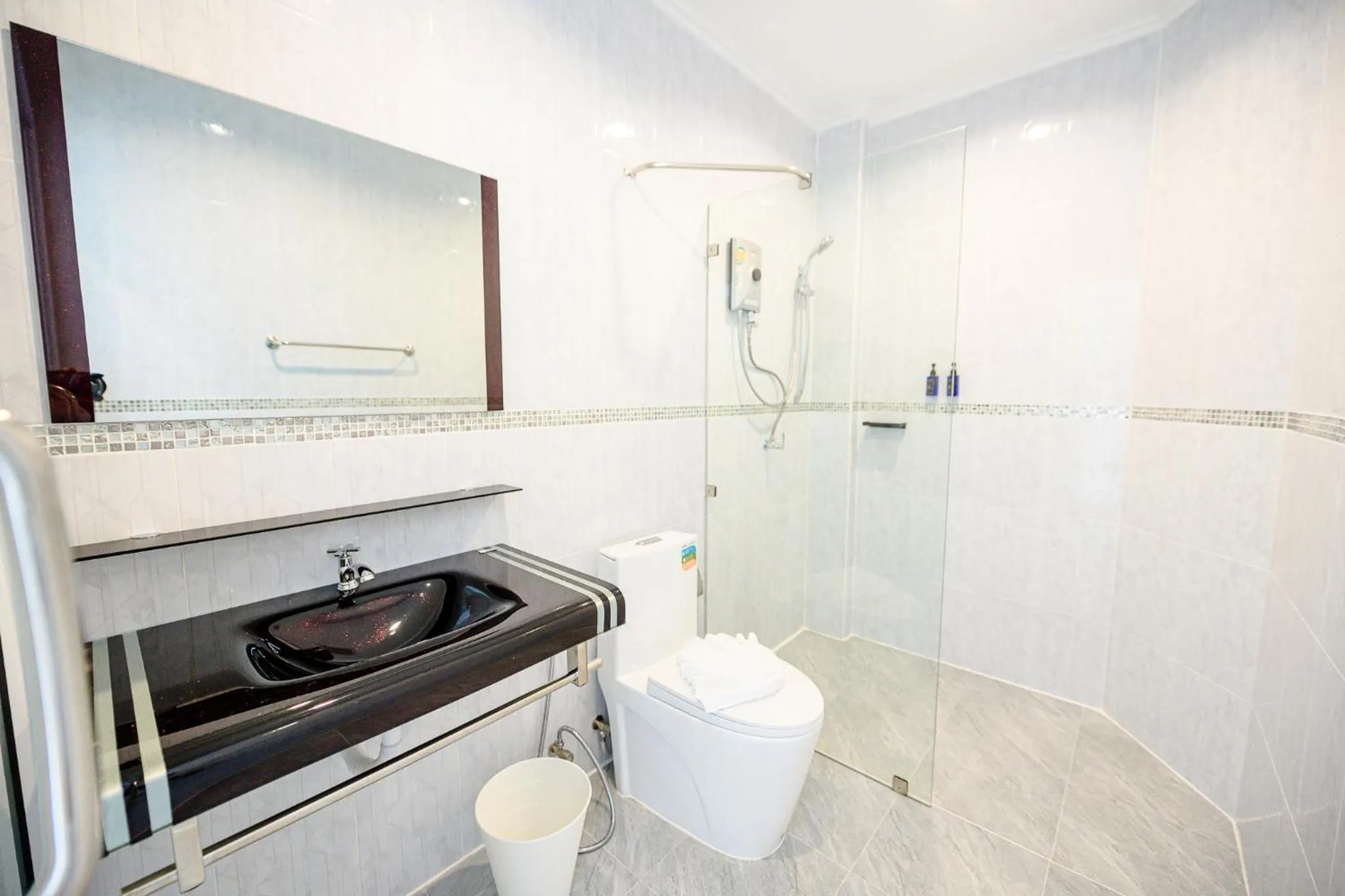 Bathroom in Marble Arch De Loei Hotel