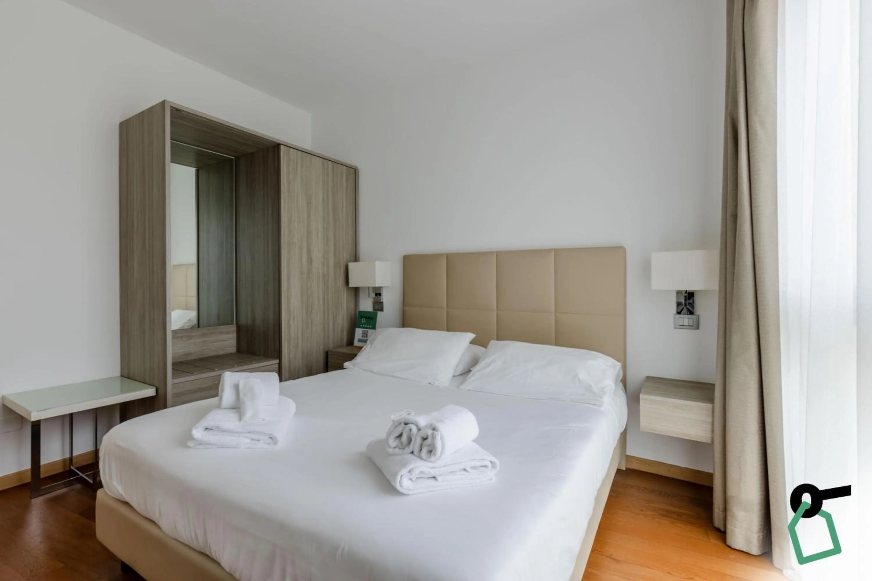 Bedroom, Bed in HOTIDAY Room Collection - Pisa