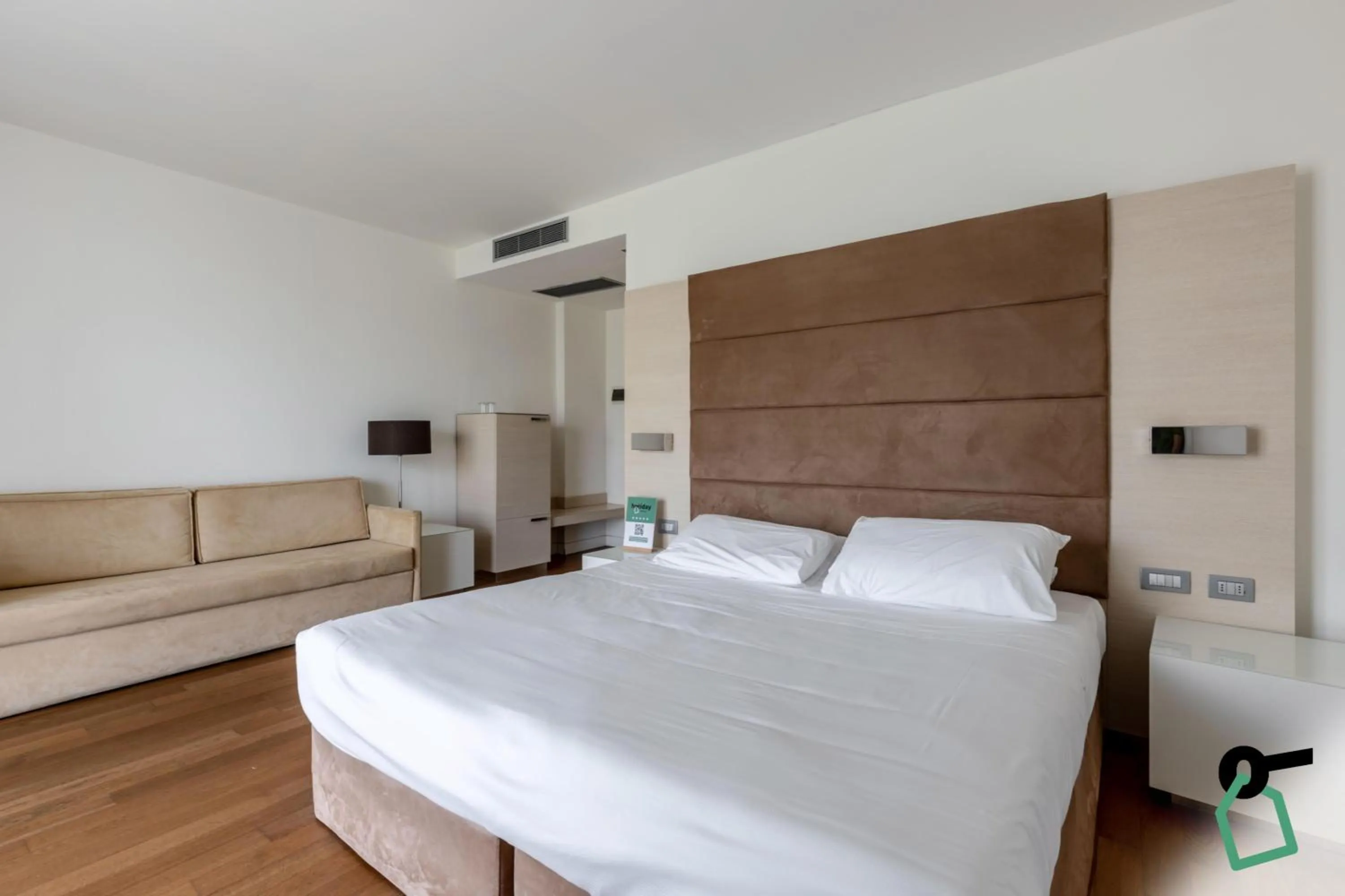 Bedroom, Bed in HOTIDAY Room Collection - Pisa