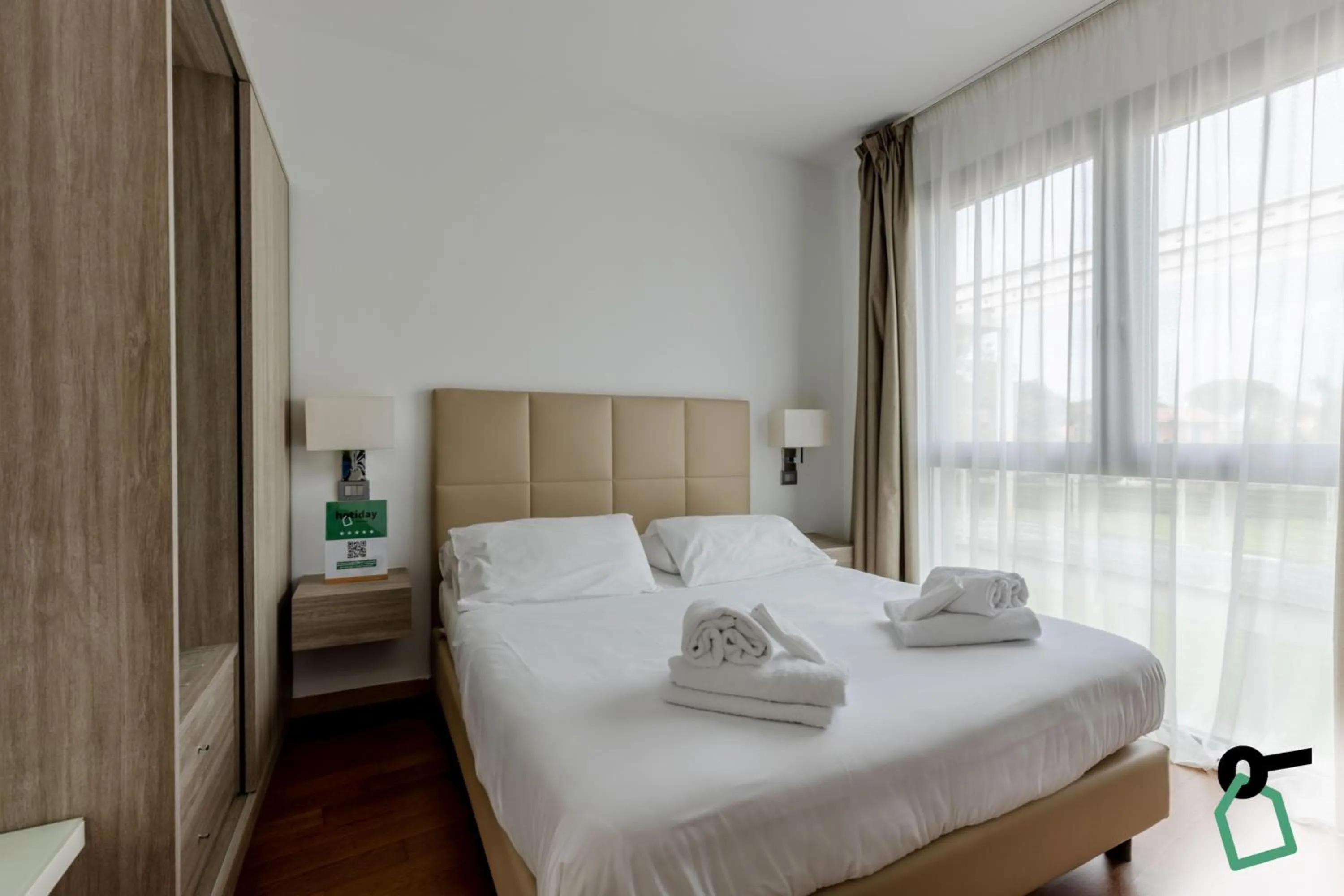 Bedroom, Bed in HOTIDAY Room Collection - Pisa