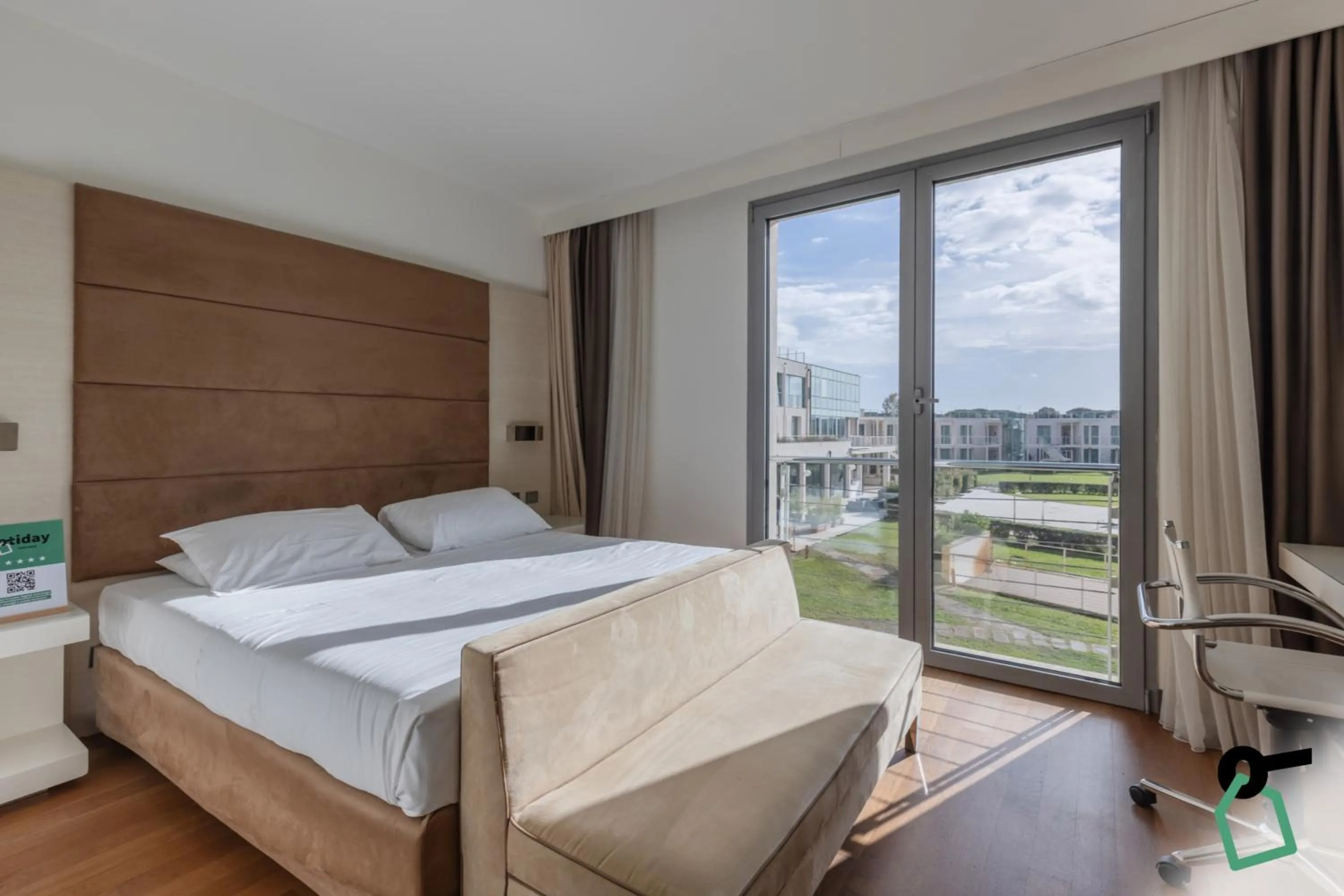 Bedroom, Bed in HOTIDAY Room Collection - Pisa