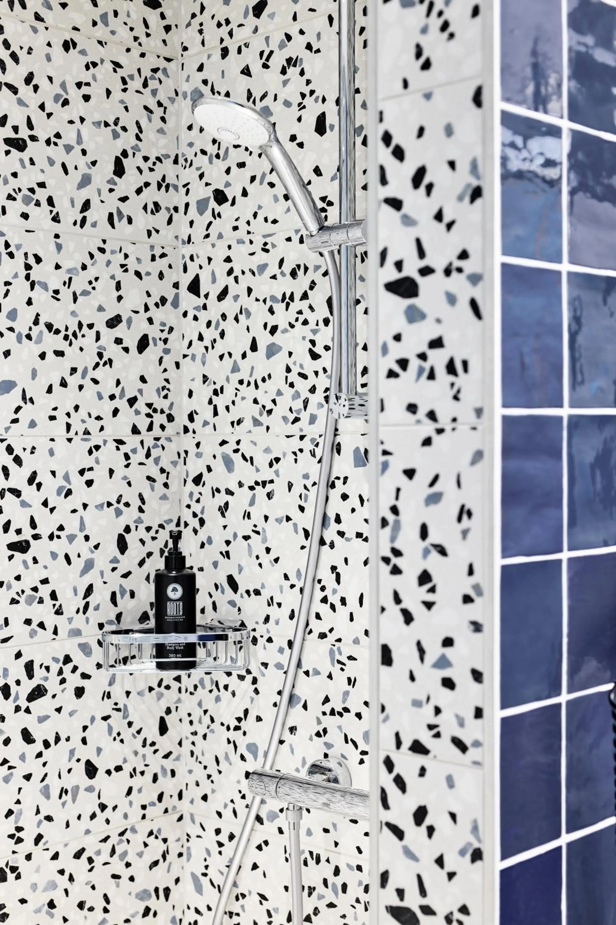 Shower in H2 Hotel Wien Schönbrunn