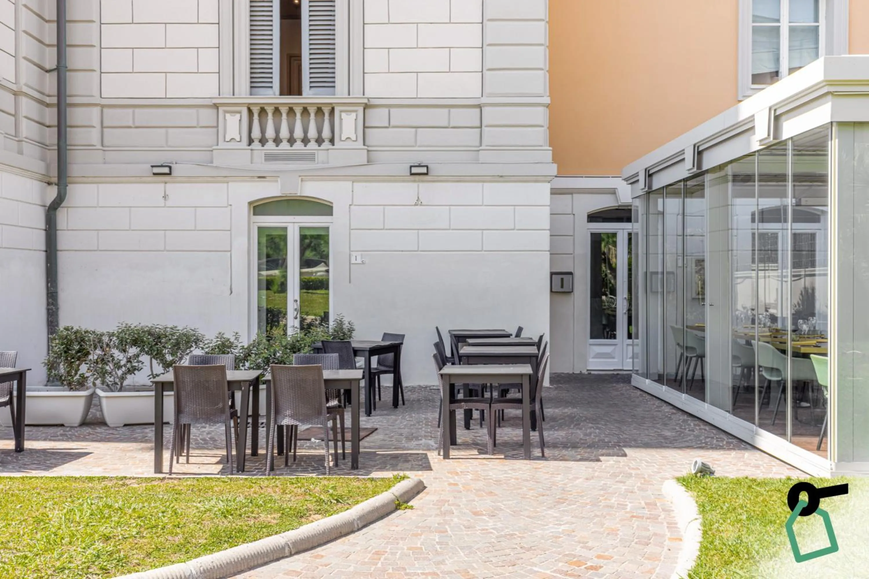 Restaurant/places to eat in HOTIDAY Room Collection - Livorno Mascagni