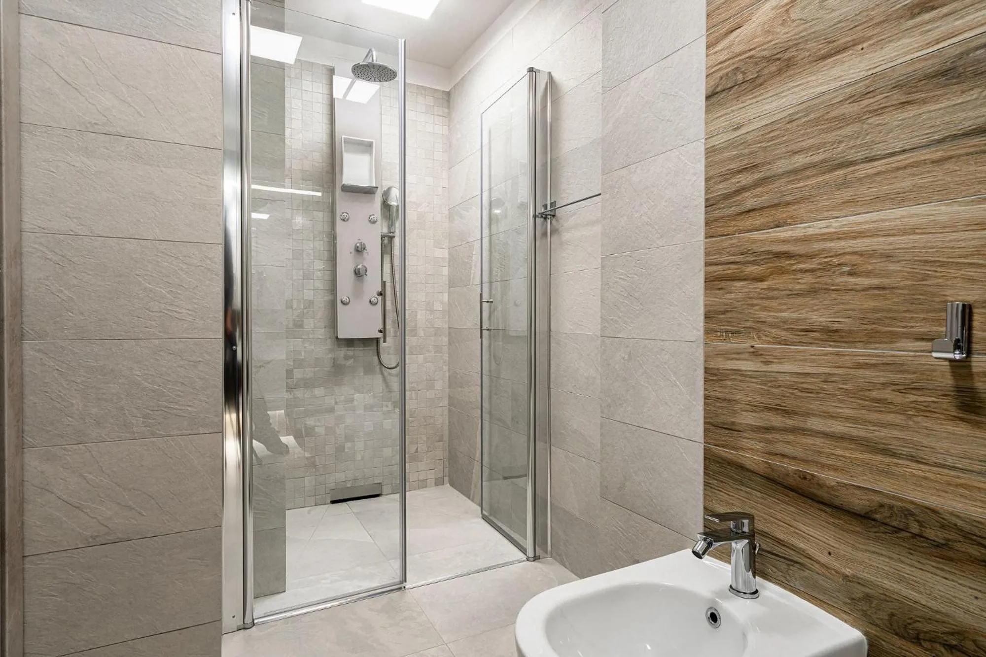 Shower in NOVOS ApartHotel