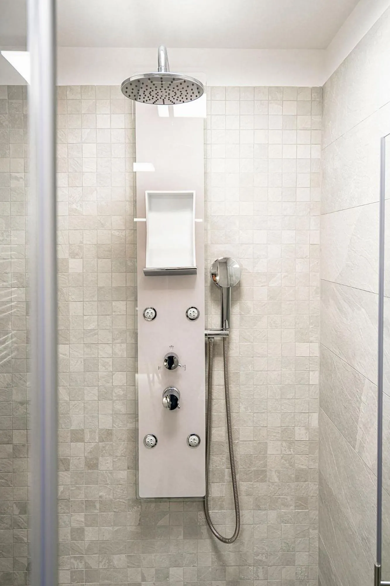 Shower in NOVOS ApartHotel