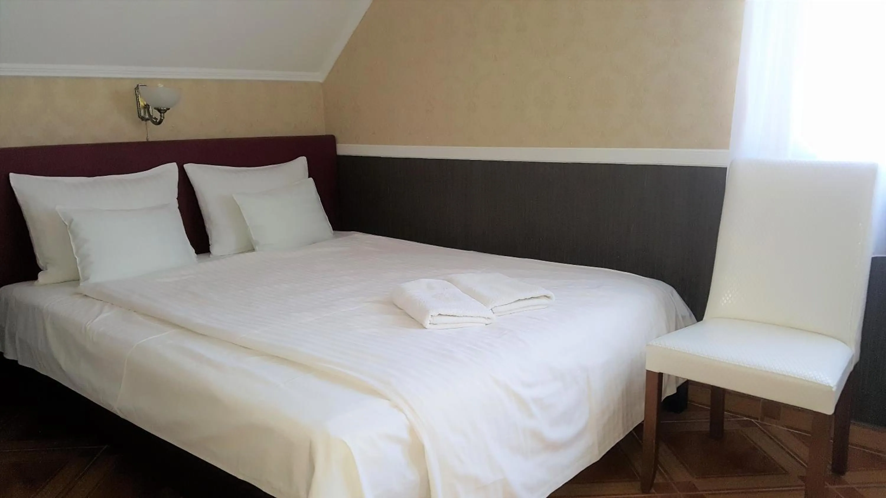 Bed in Kitti Panzió