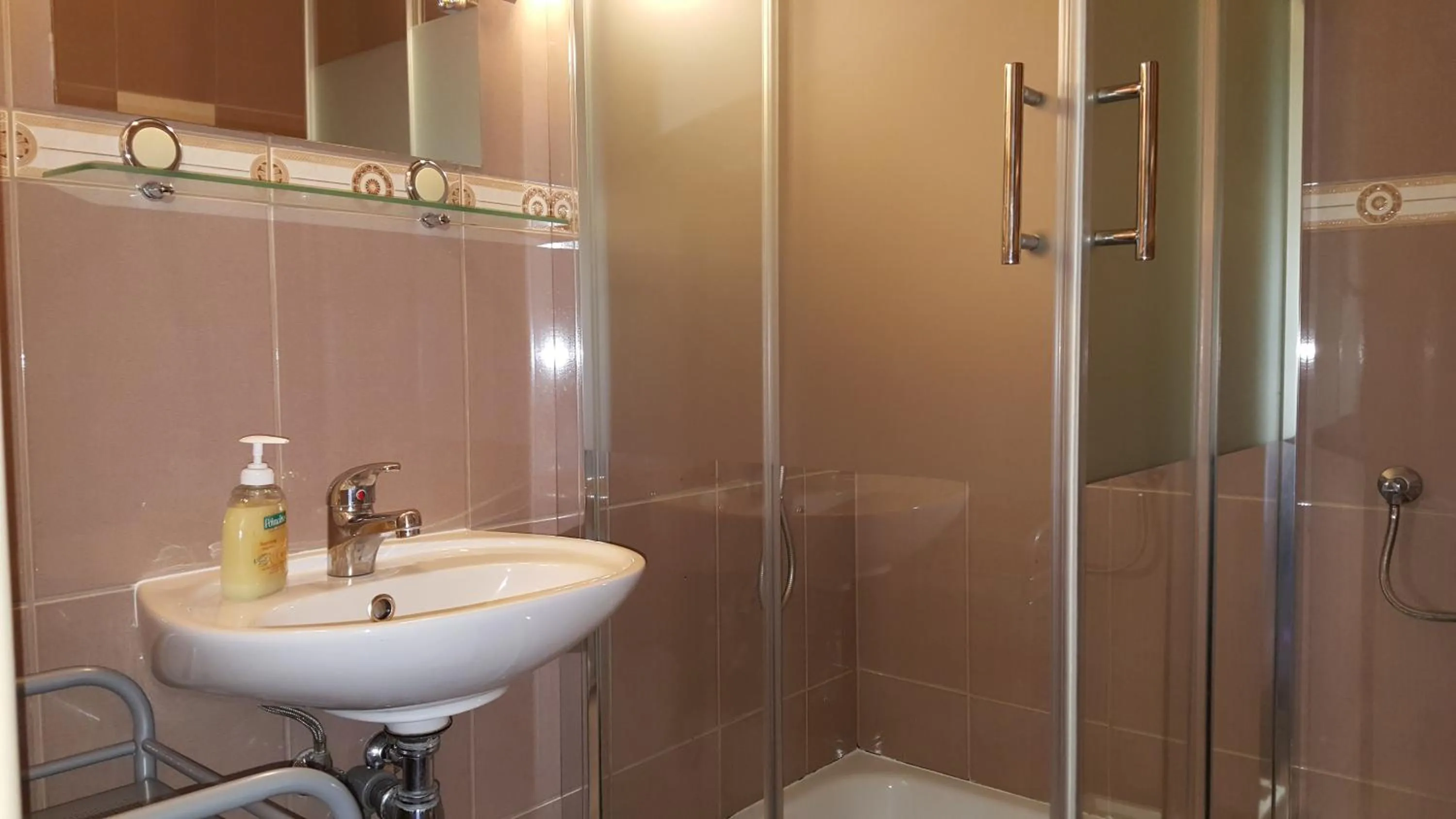 Bathroom in Kitti Panzió