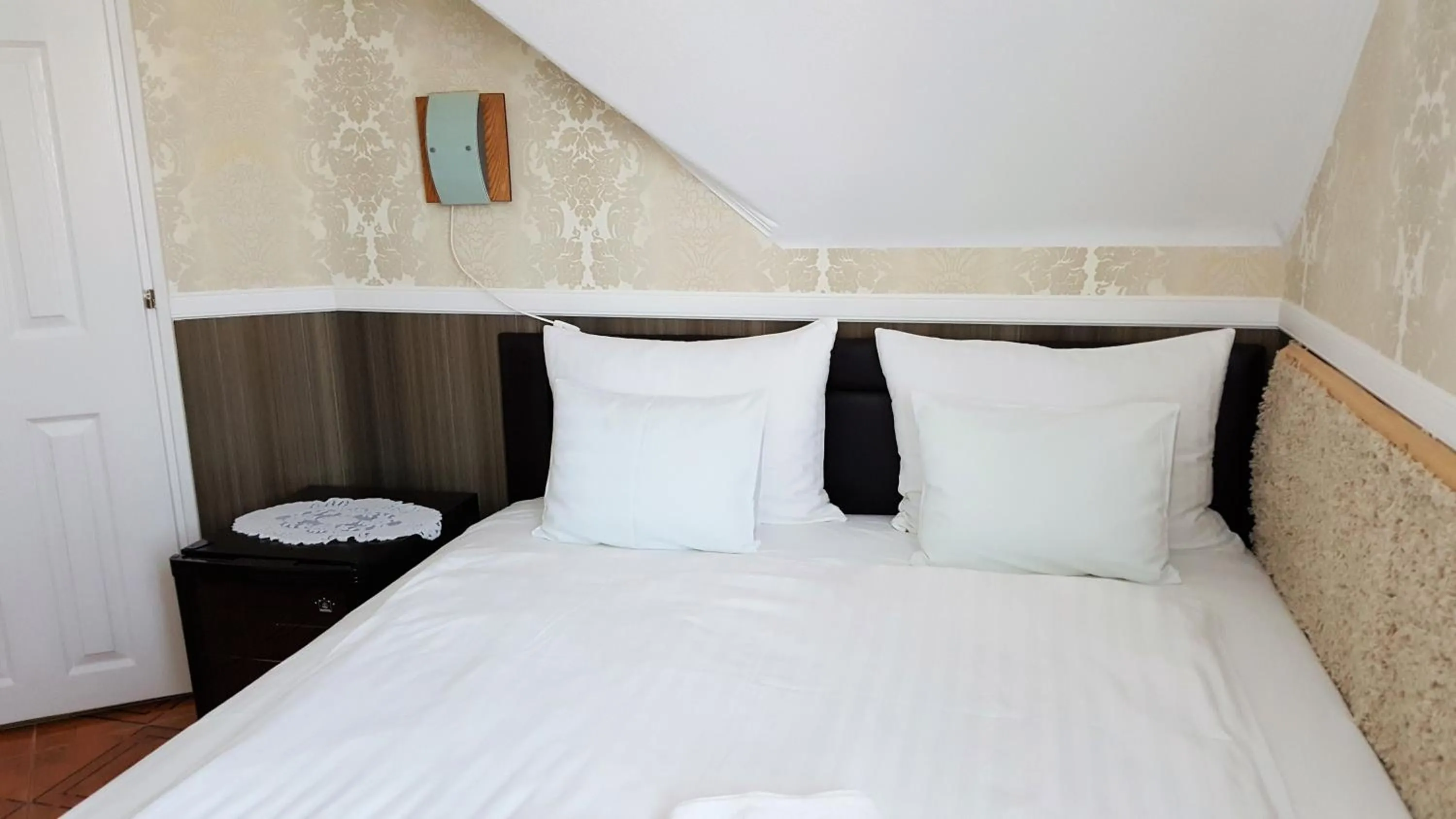 Bed in Kitti Panzió