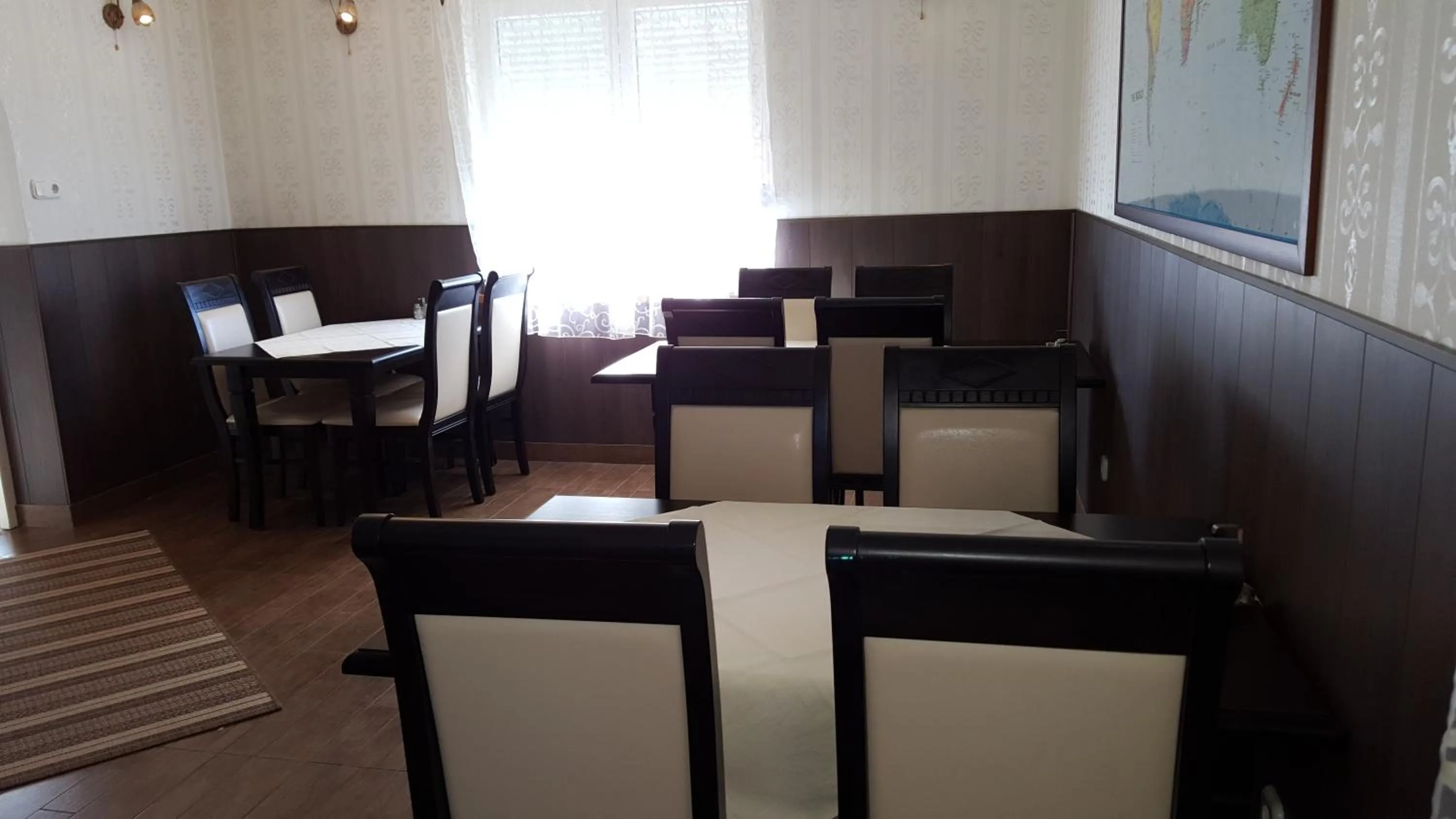 Restaurant/places to eat in Kitti Panzió