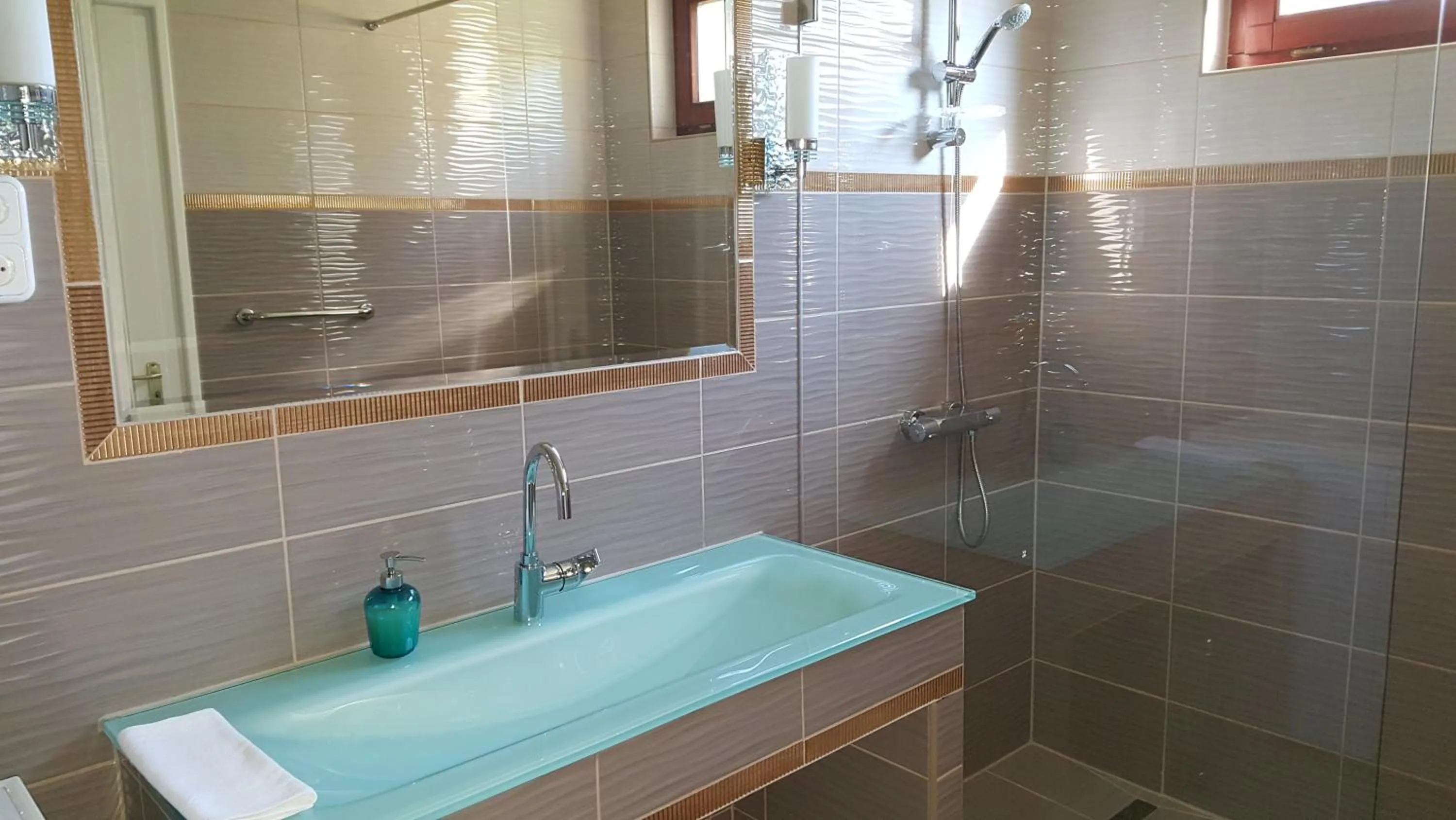 Bathroom in Kitti Panzió