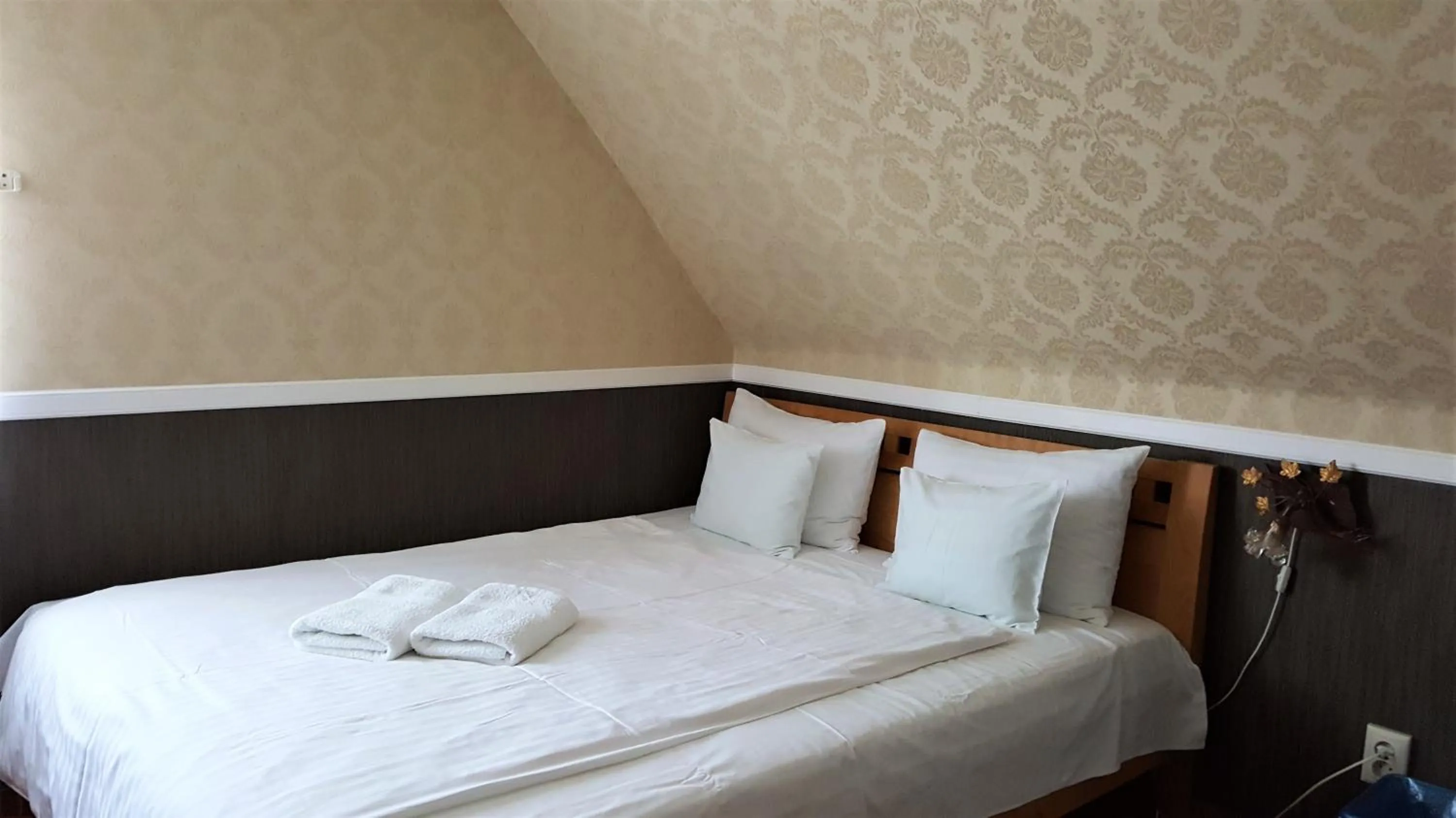 Bed in Kitti Panzió