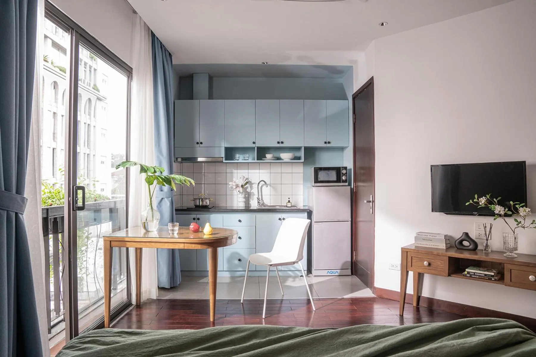 TV and multimedia in Express by M Village Thạch Thị Thanh