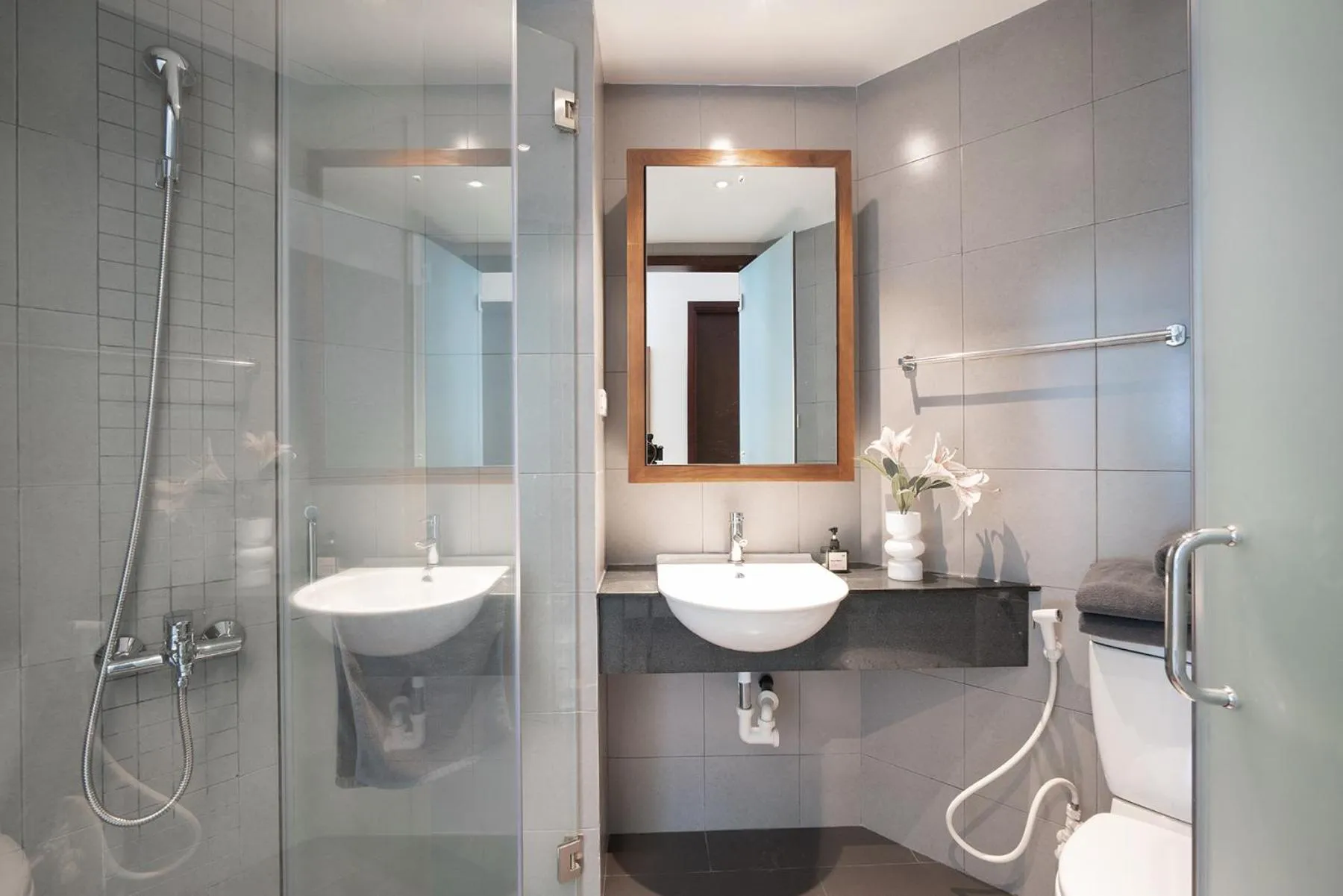 Shower in Express by M Village Thạch Thị Thanh