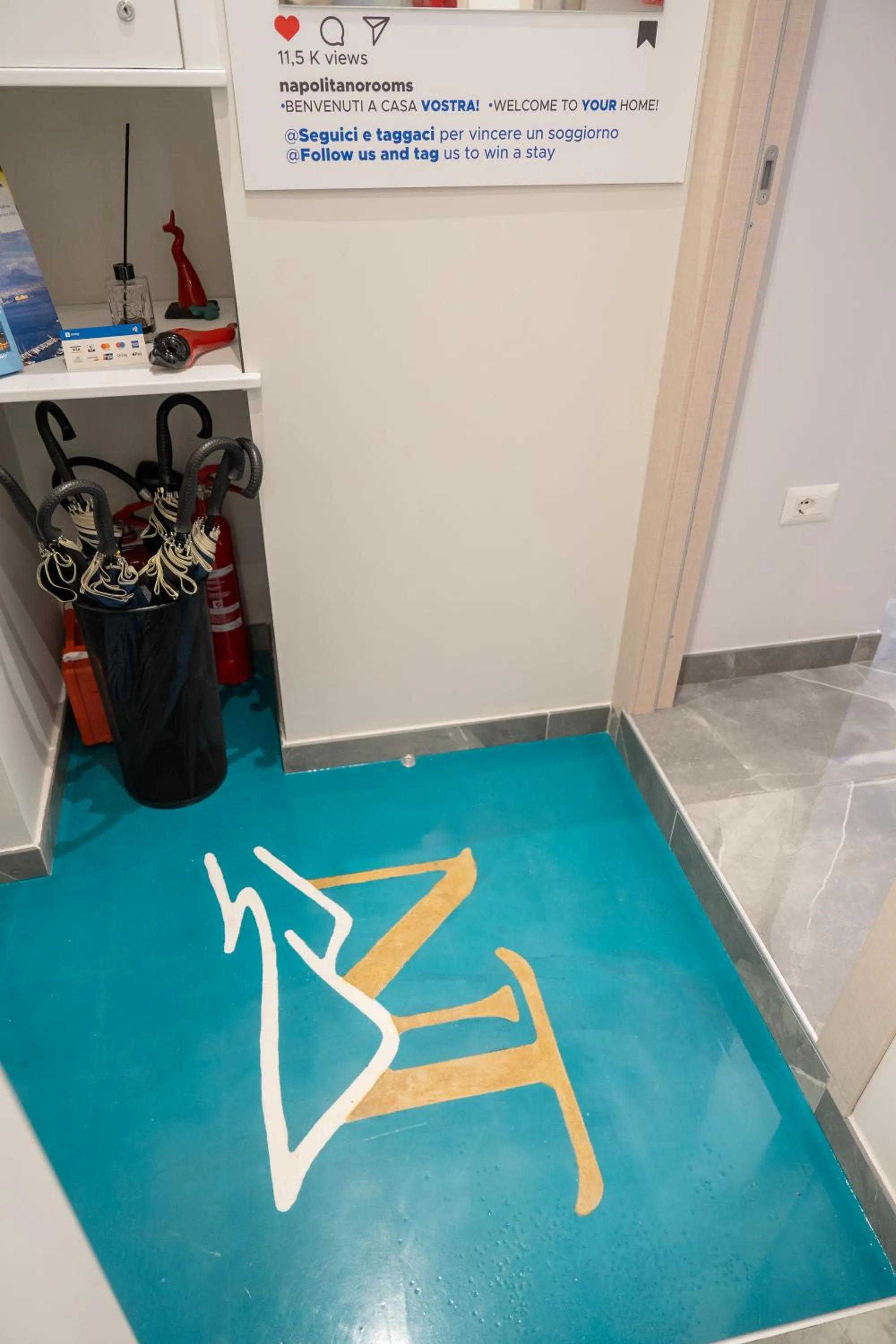 Logo/Certificate/Sign in Napolitano Rooms - Central Station