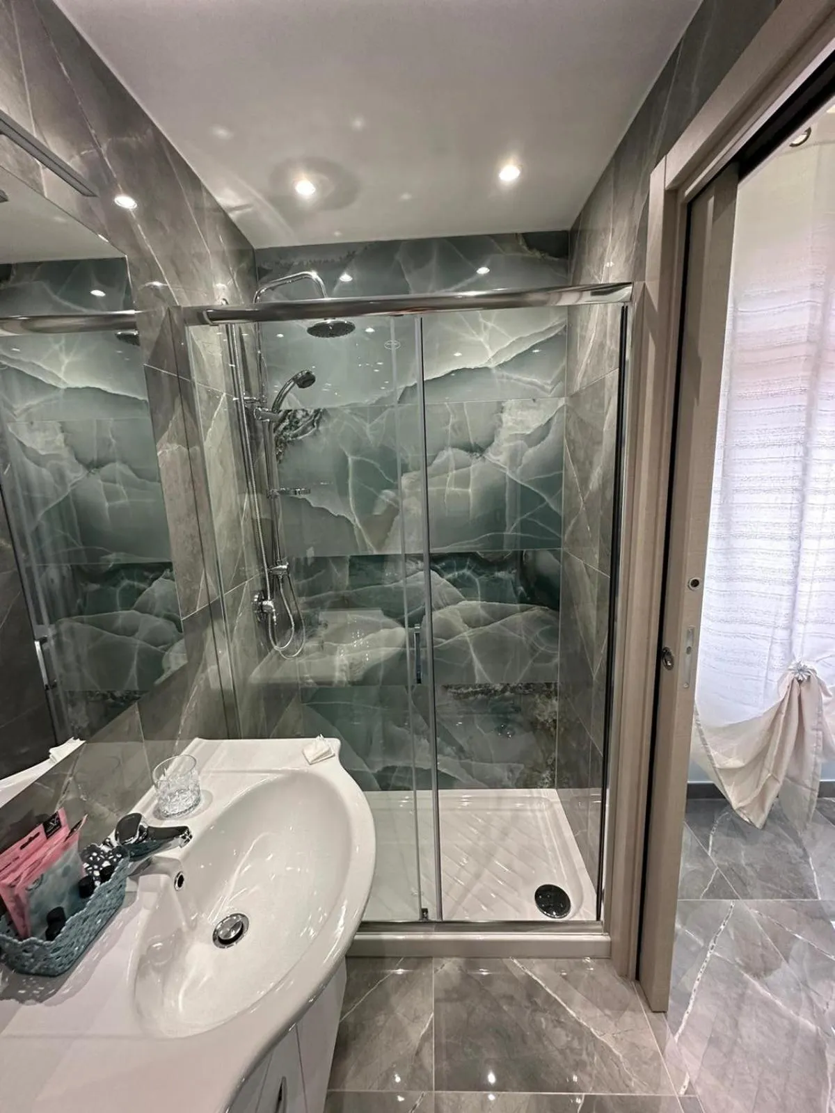 Shower in Napolitano Rooms - Central Station