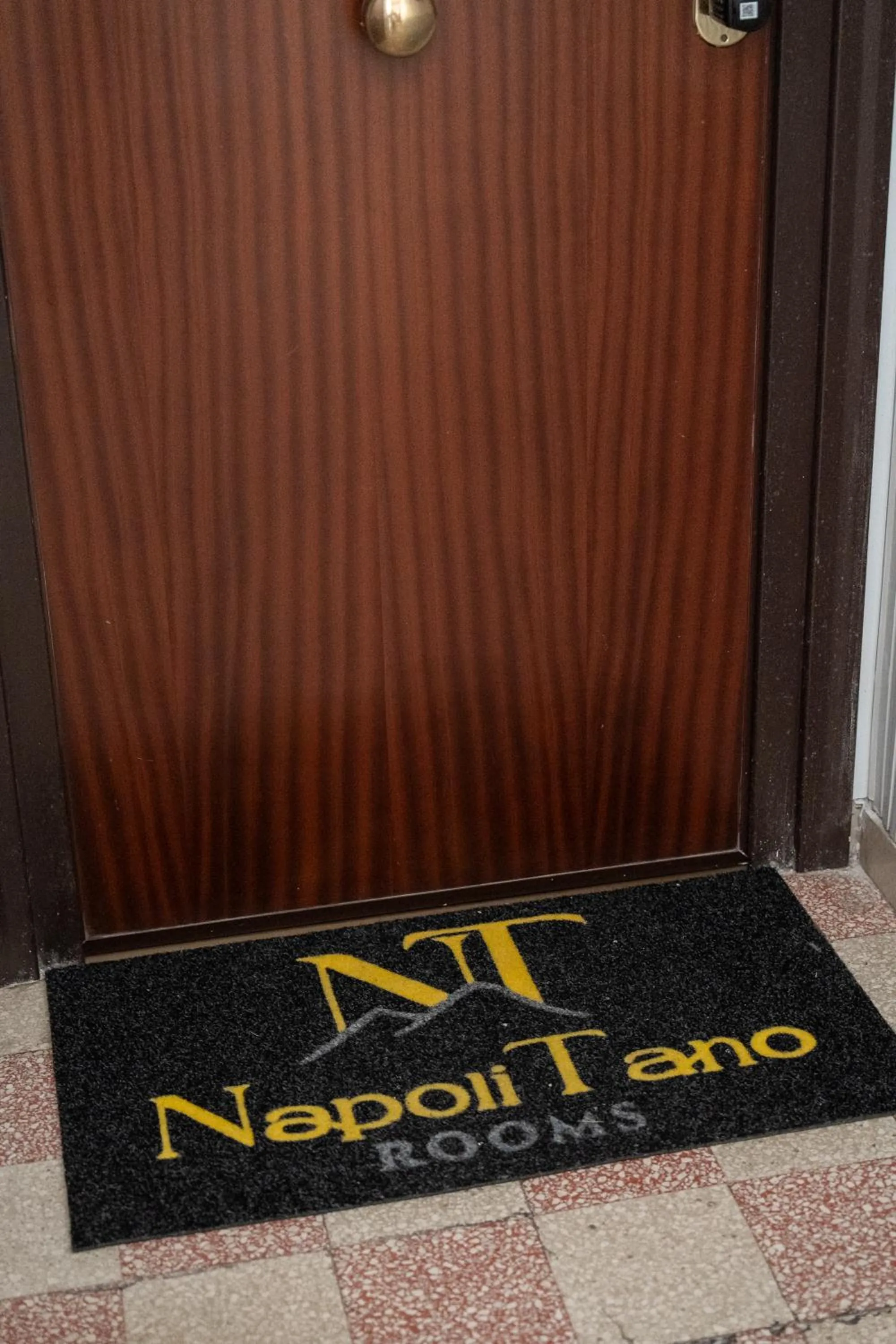 Logo/Certificate/Sign in Napolitano Rooms - Central Station