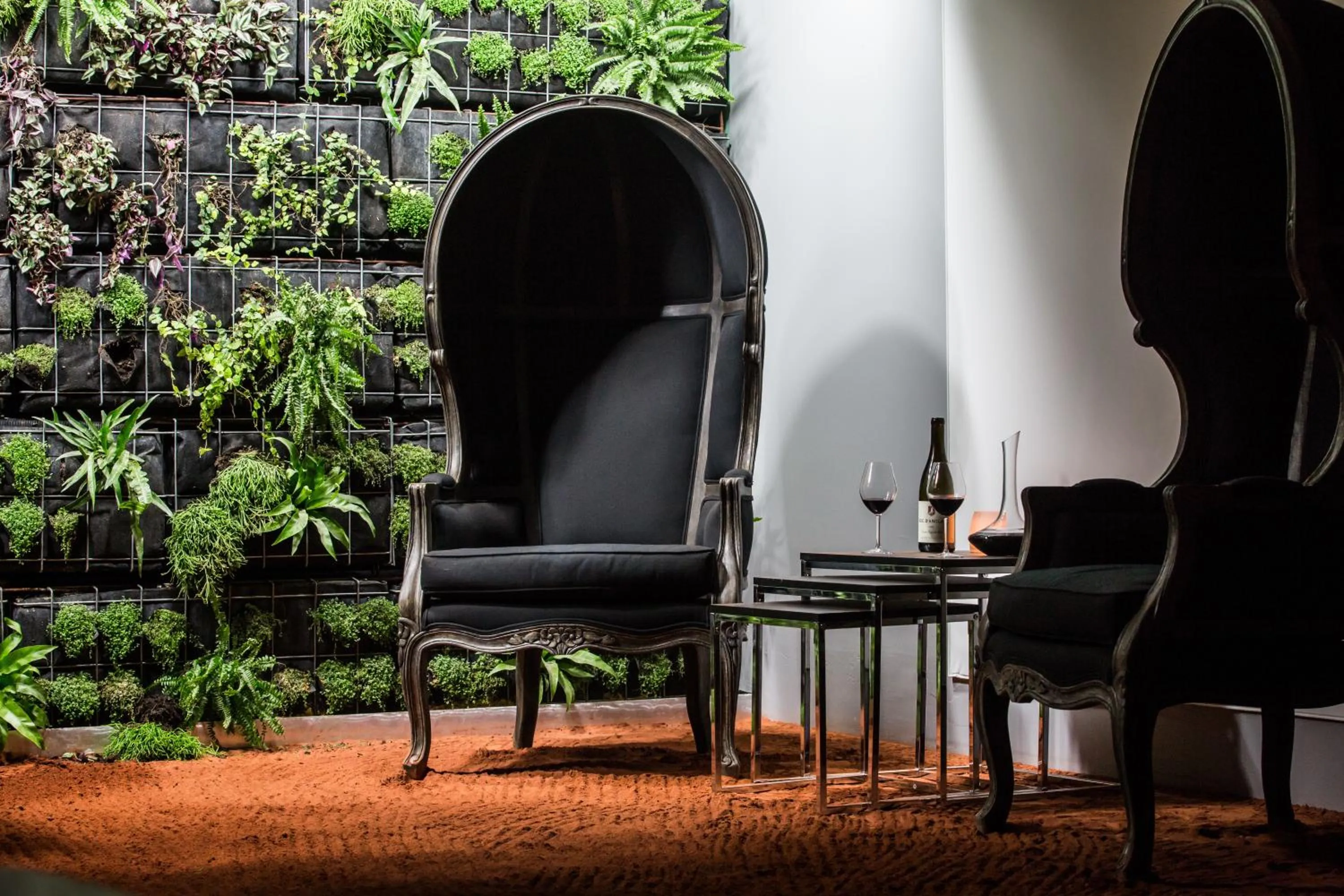 Restaurant/places to eat in HÔTEL C SUITES chambres spacieuses