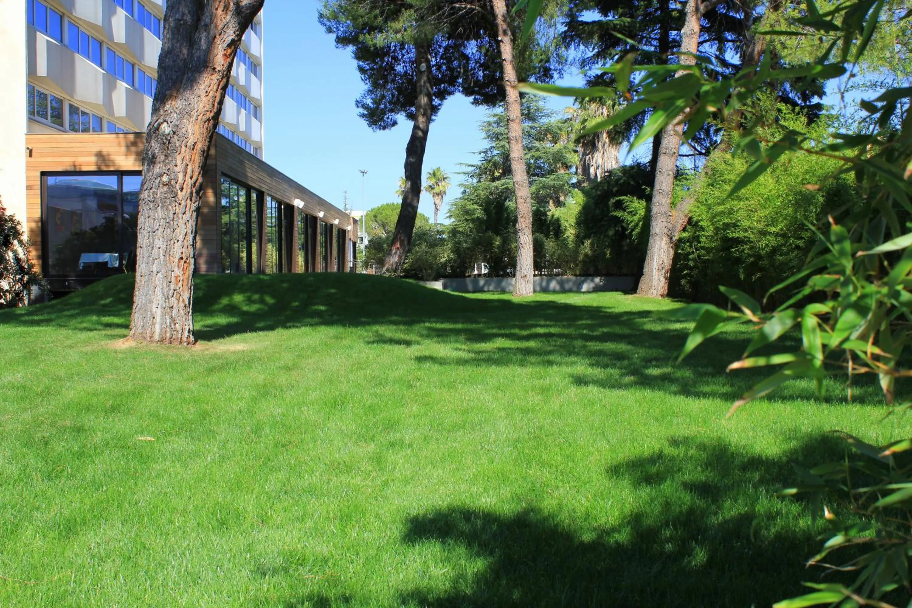 Garden in HÔTEL C SUITES chambres spacieuses