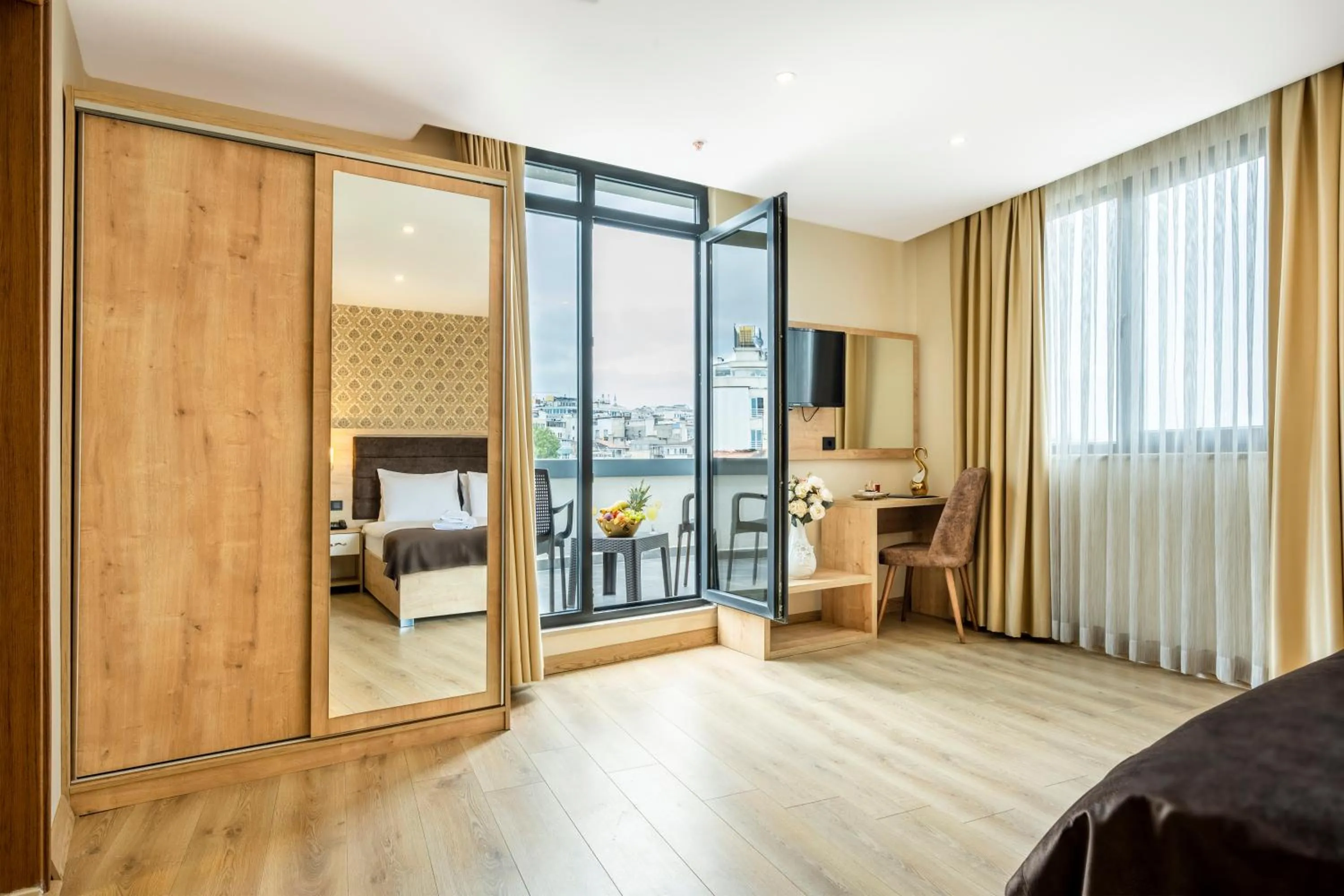 hair dresser, Bed in Emin Palace