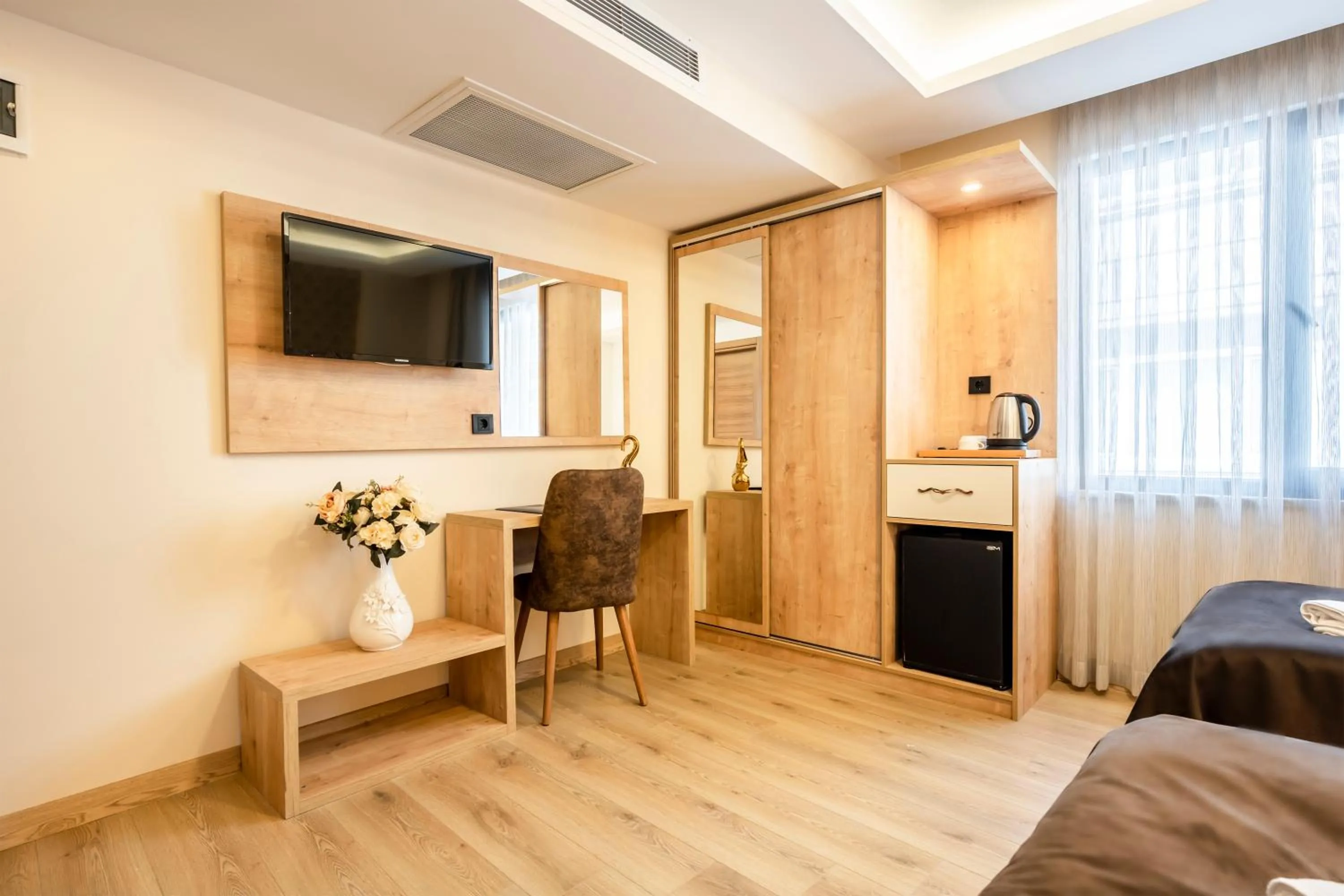 Bedroom, Bed in Emin Palace