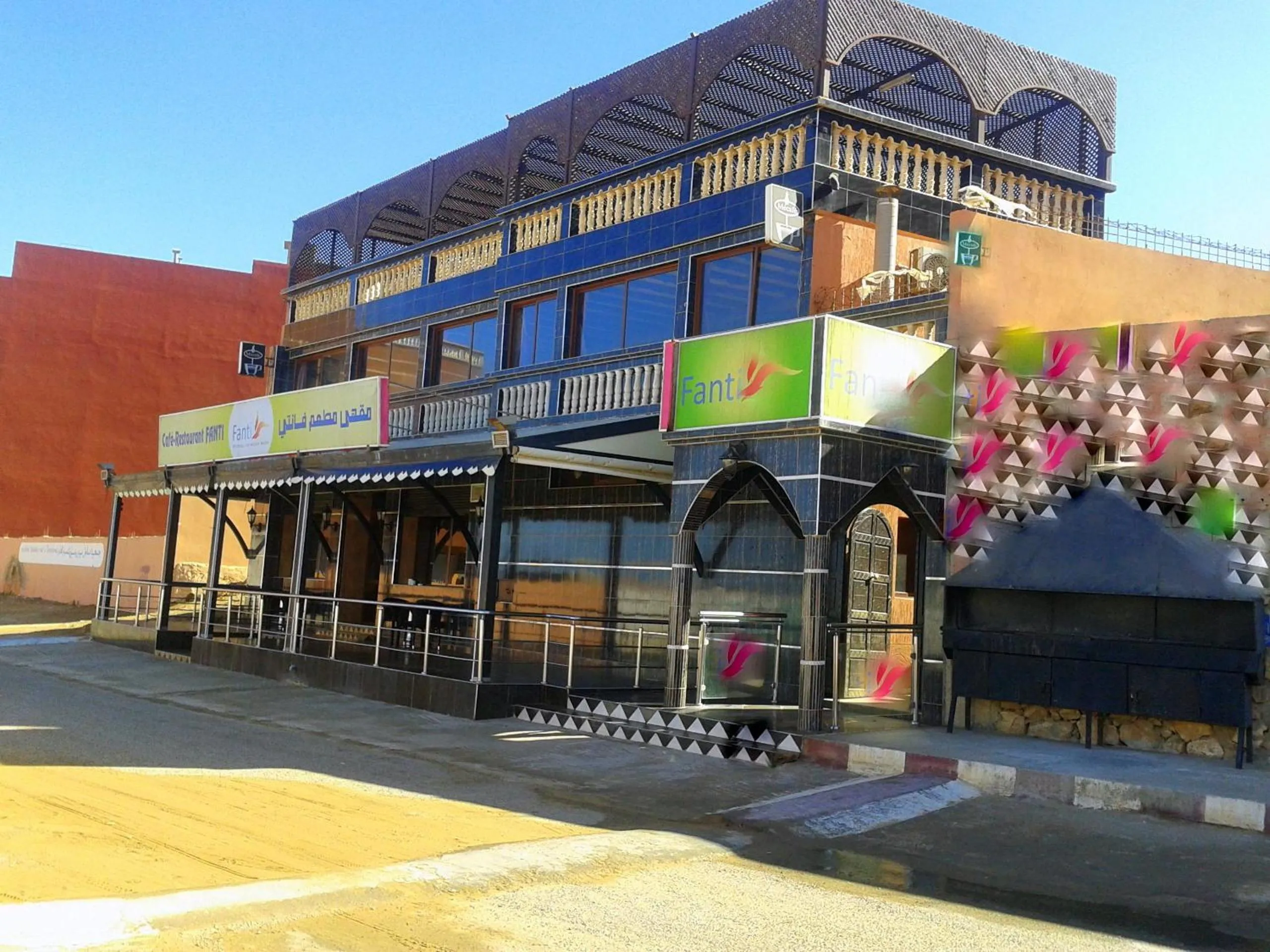 Facade/entrance in Résidence Fanti