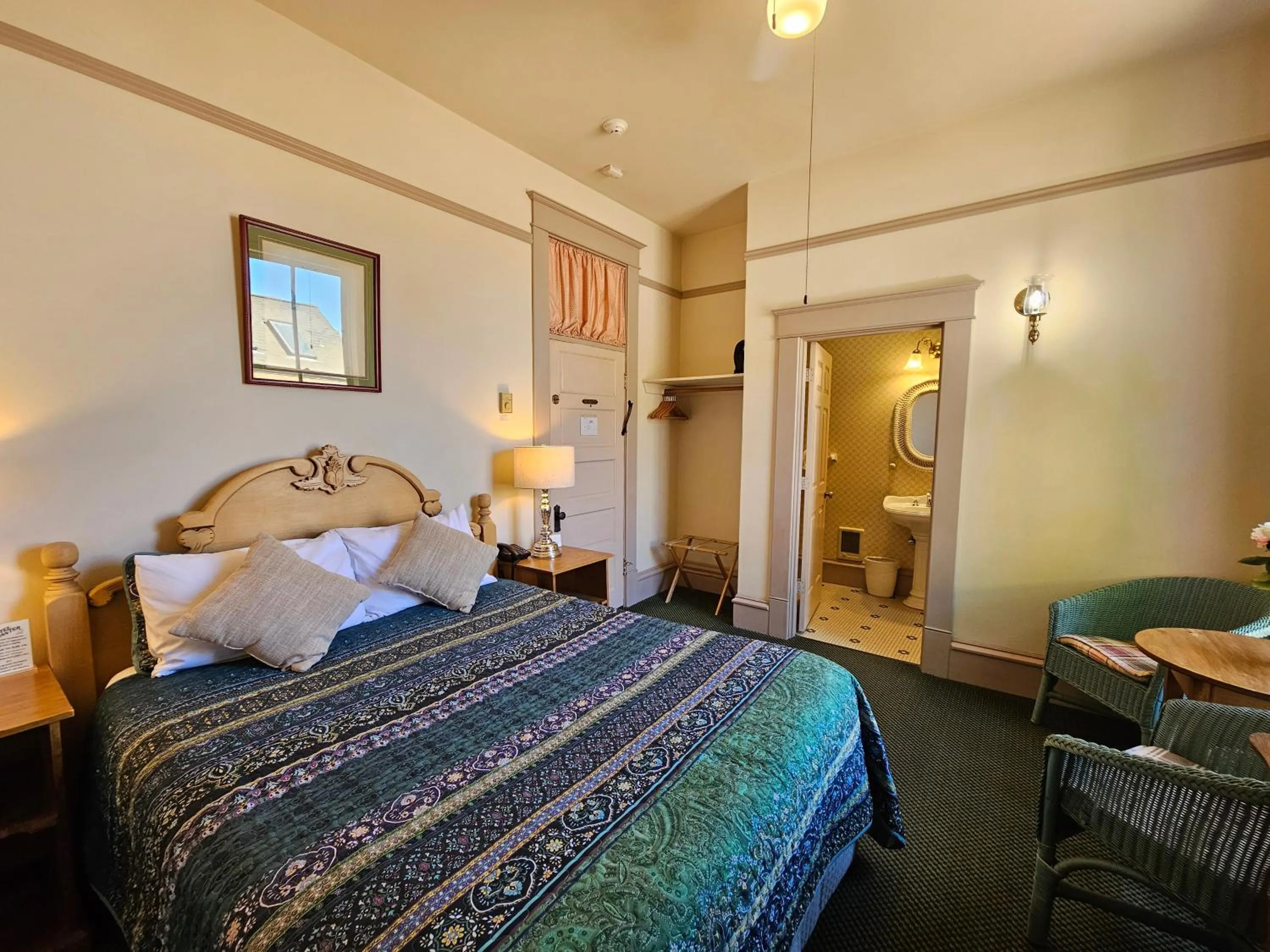 Bed in Hotel Planter