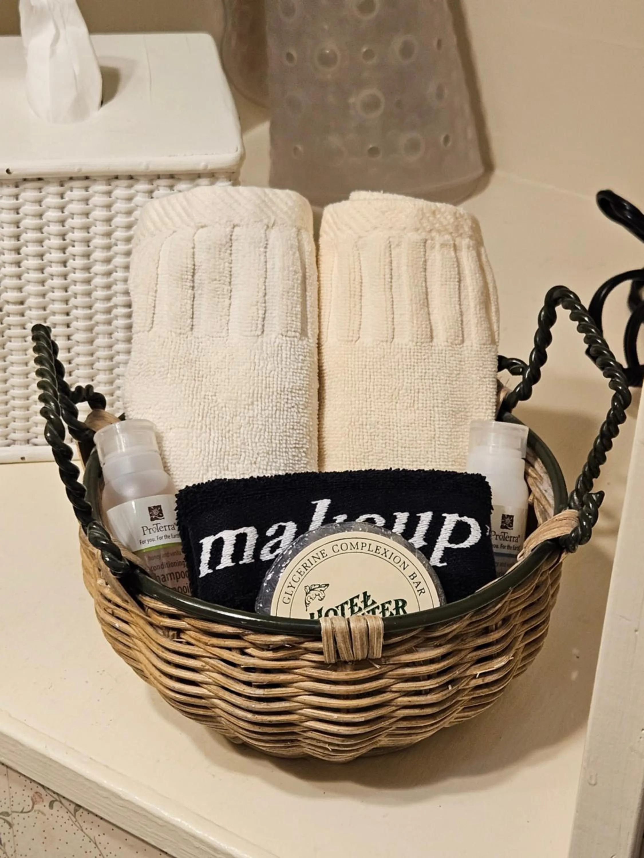 Shower in Hotel Planter