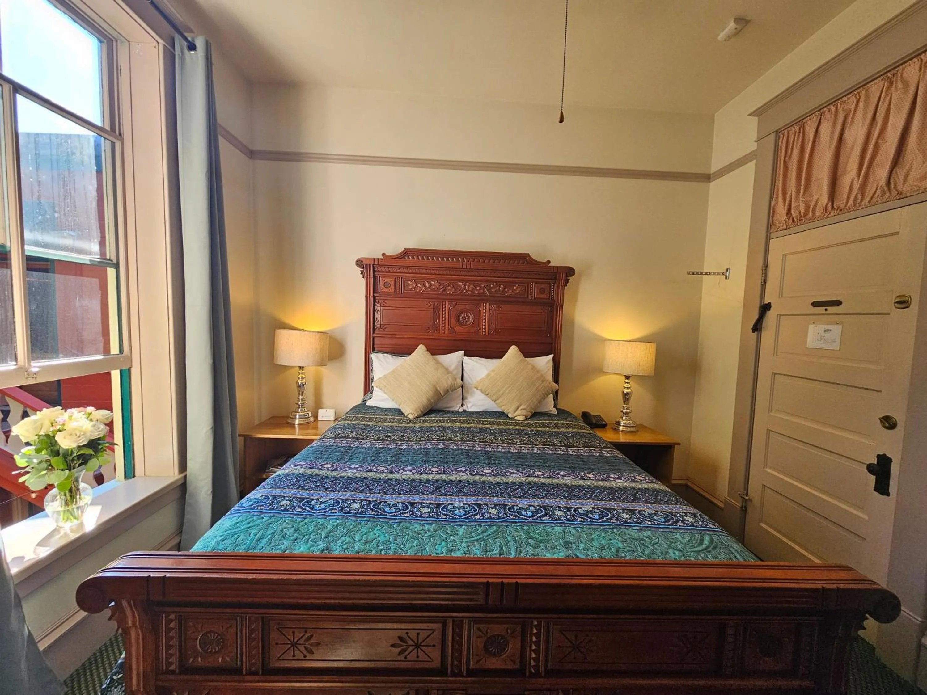 Bed in Hotel Planter