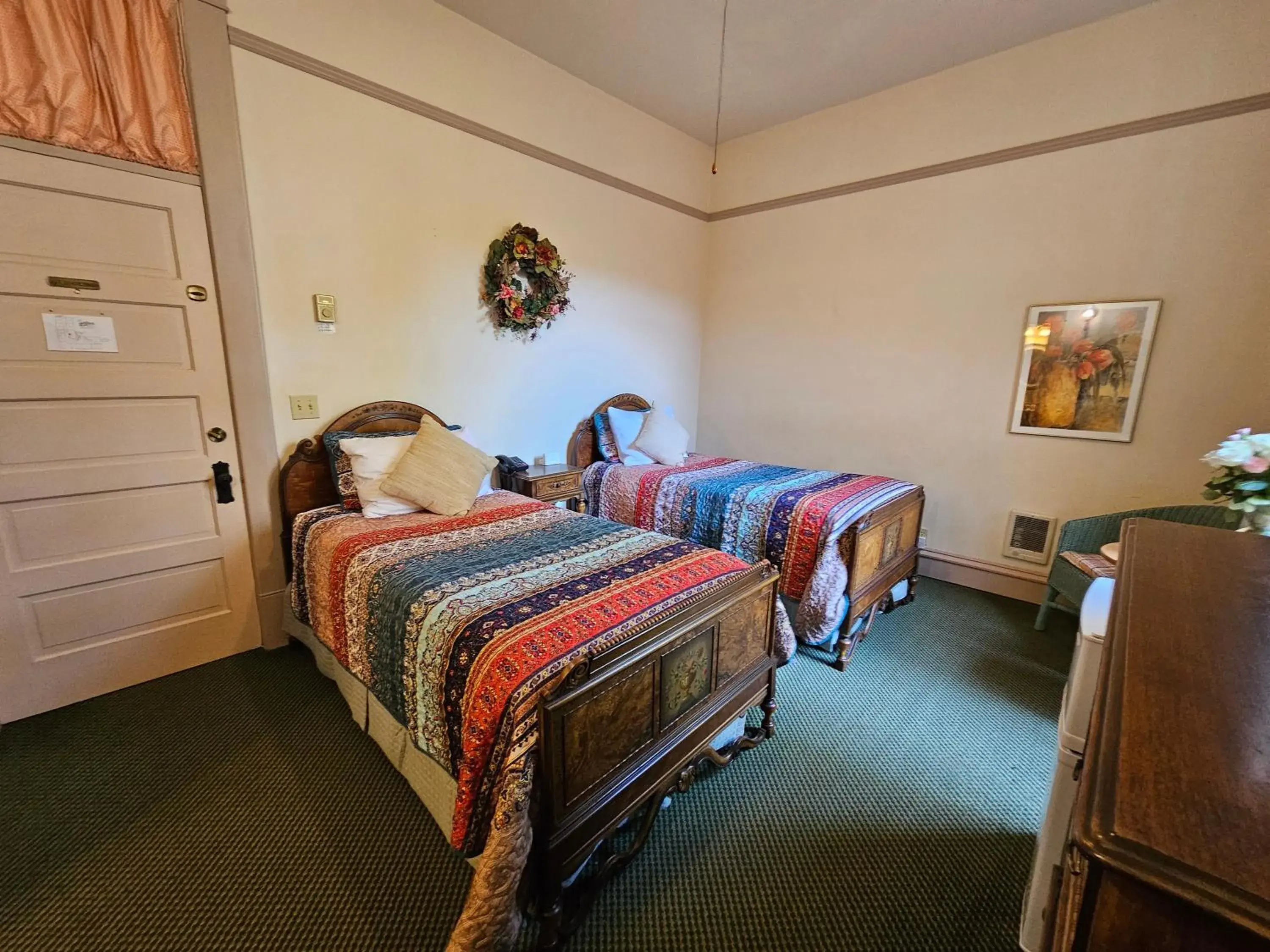 Double or Twin Room with Garden View in Hotel Planter Double or Twin Room with Garden View in Hotel Planter