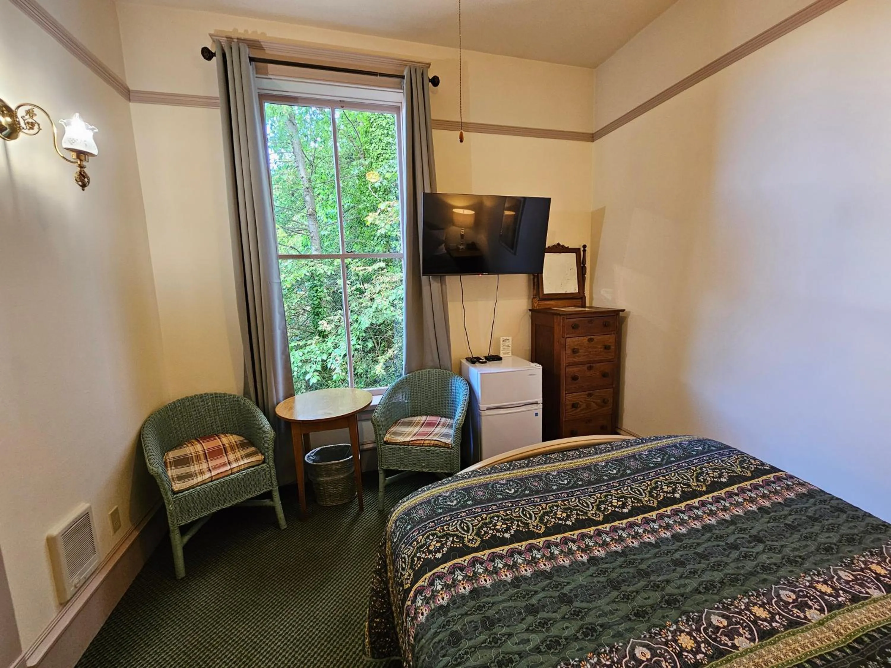 Bed in Hotel Planter