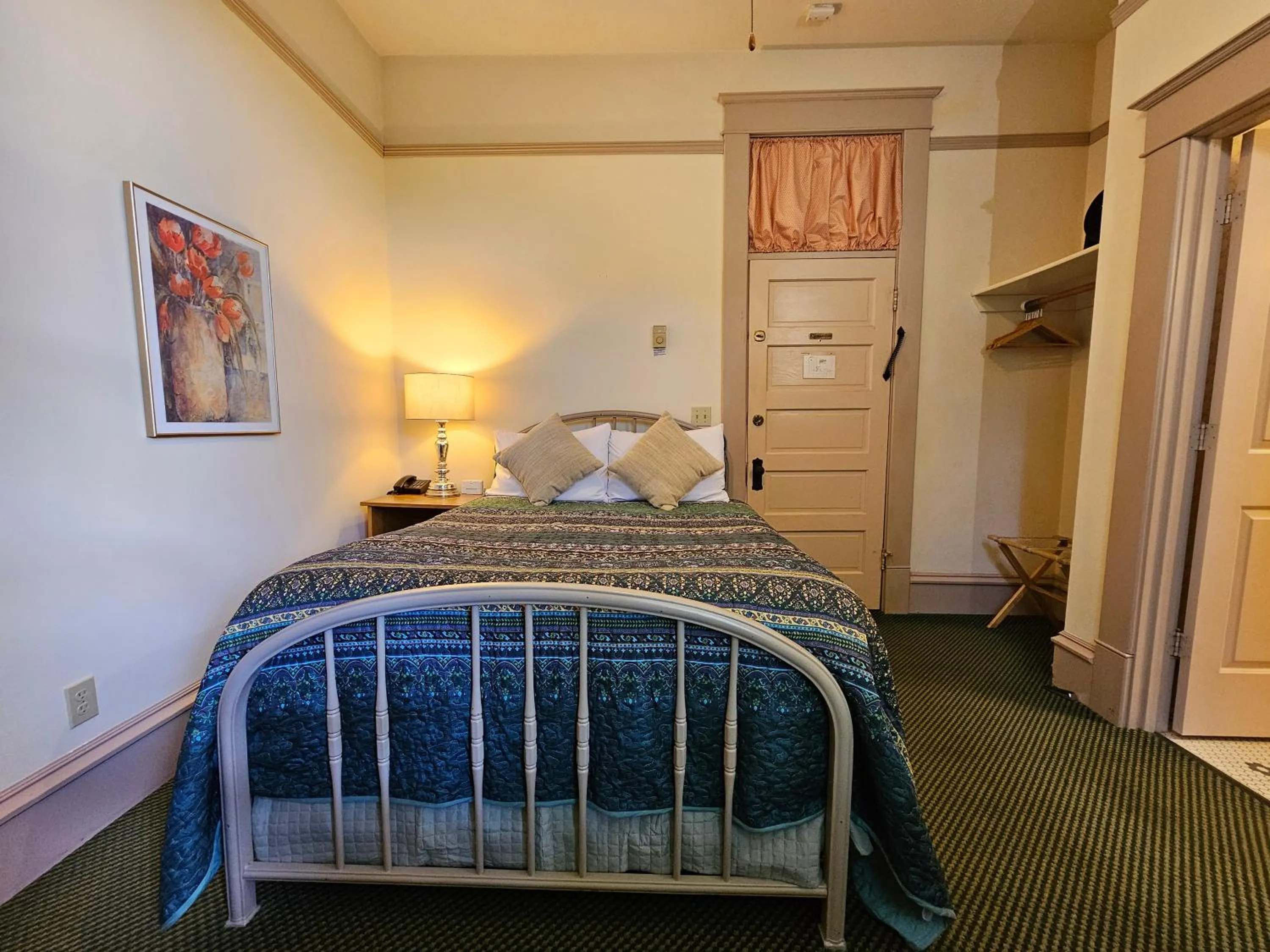 Bed in Hotel Planter