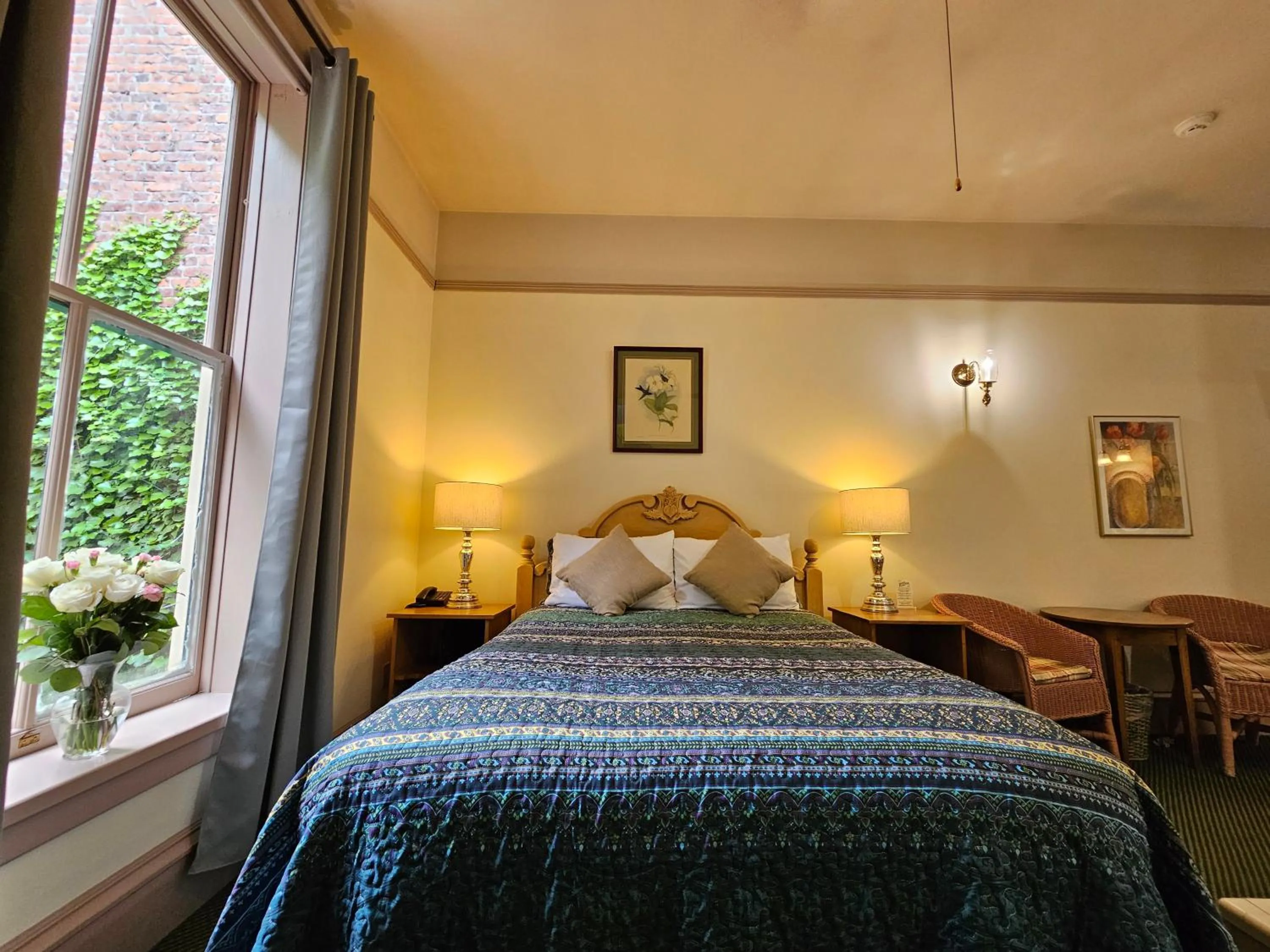 Bed in Hotel Planter