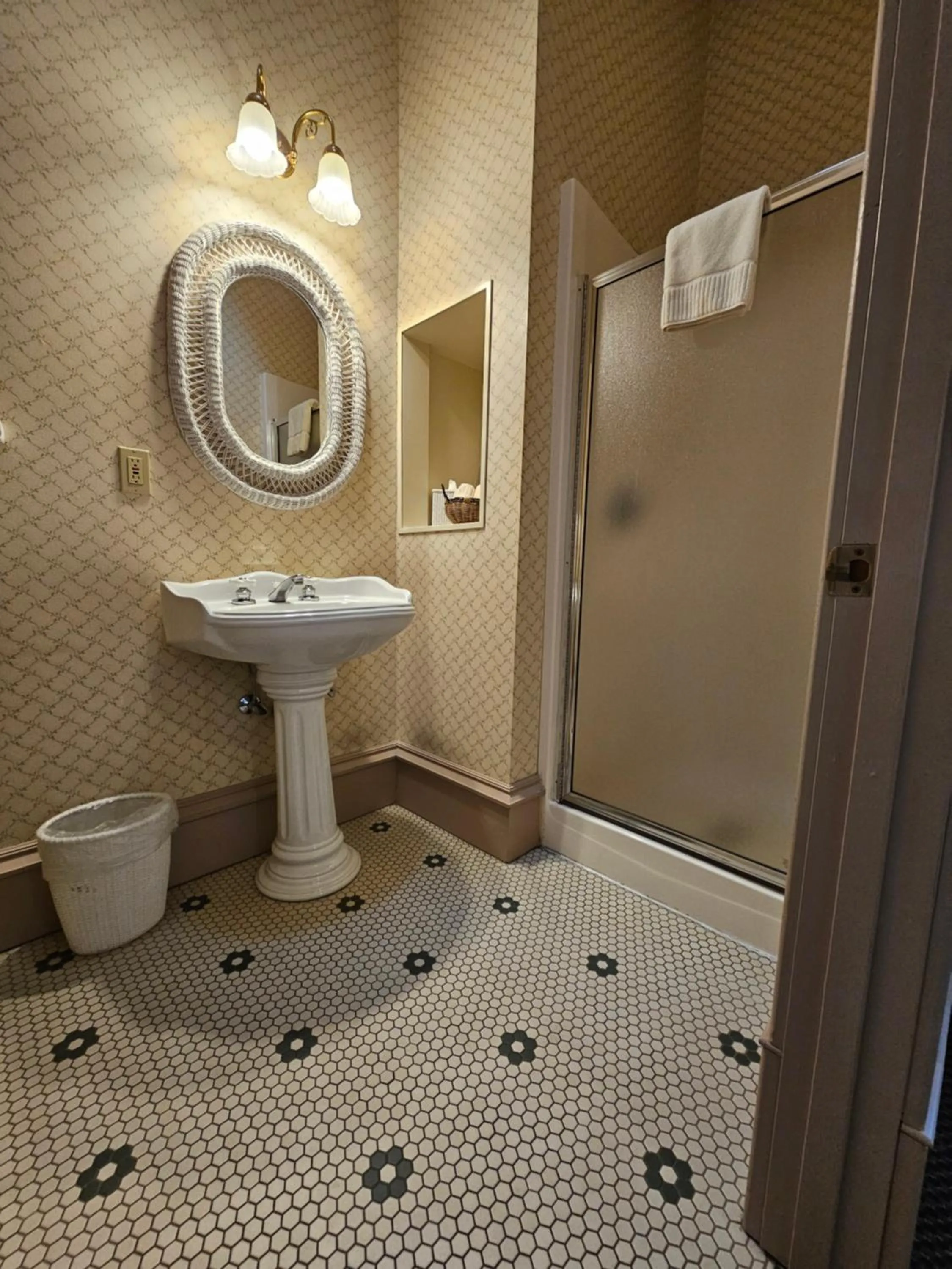 Shower in Hotel Planter