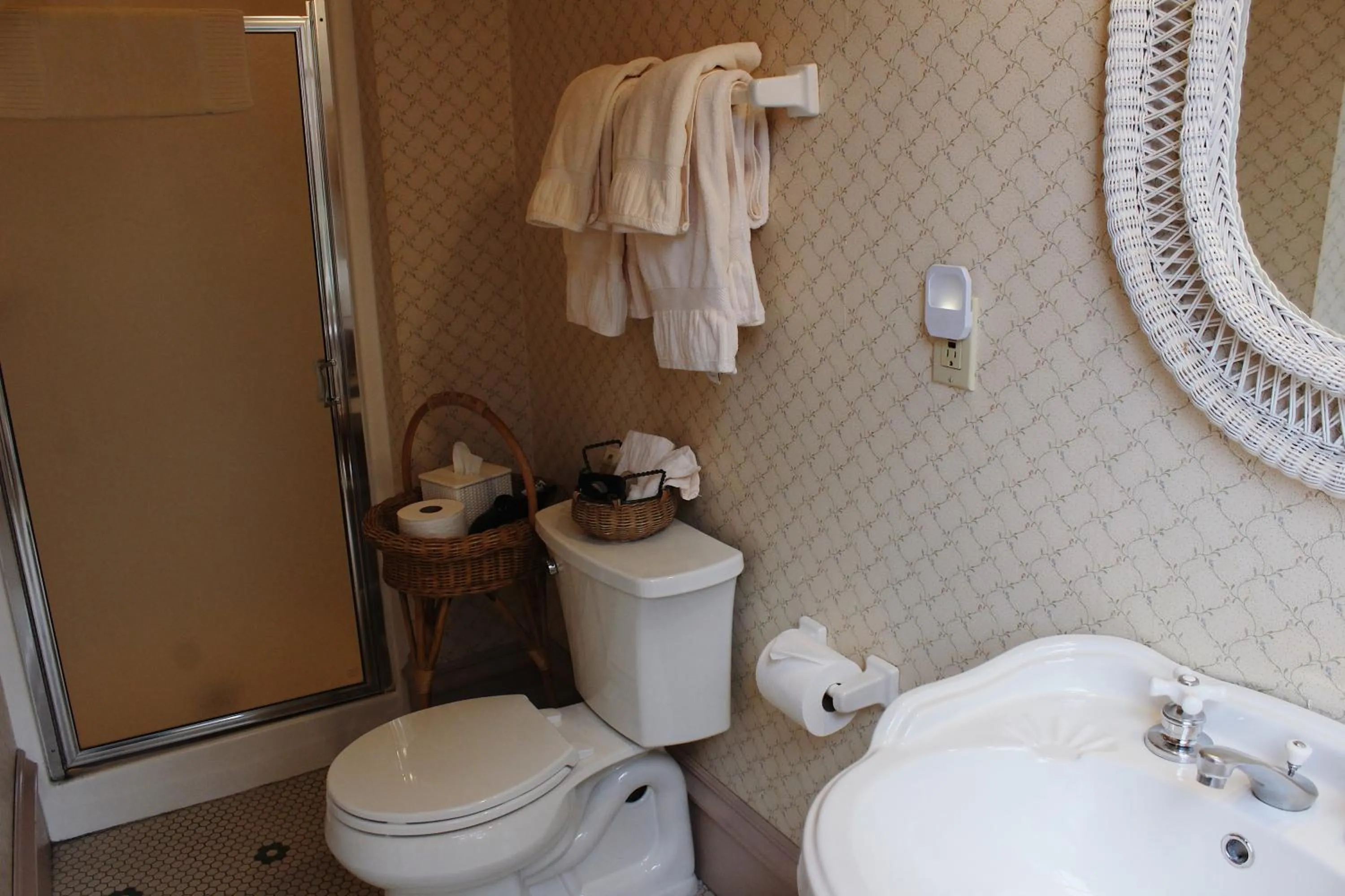 Shower in Hotel Planter