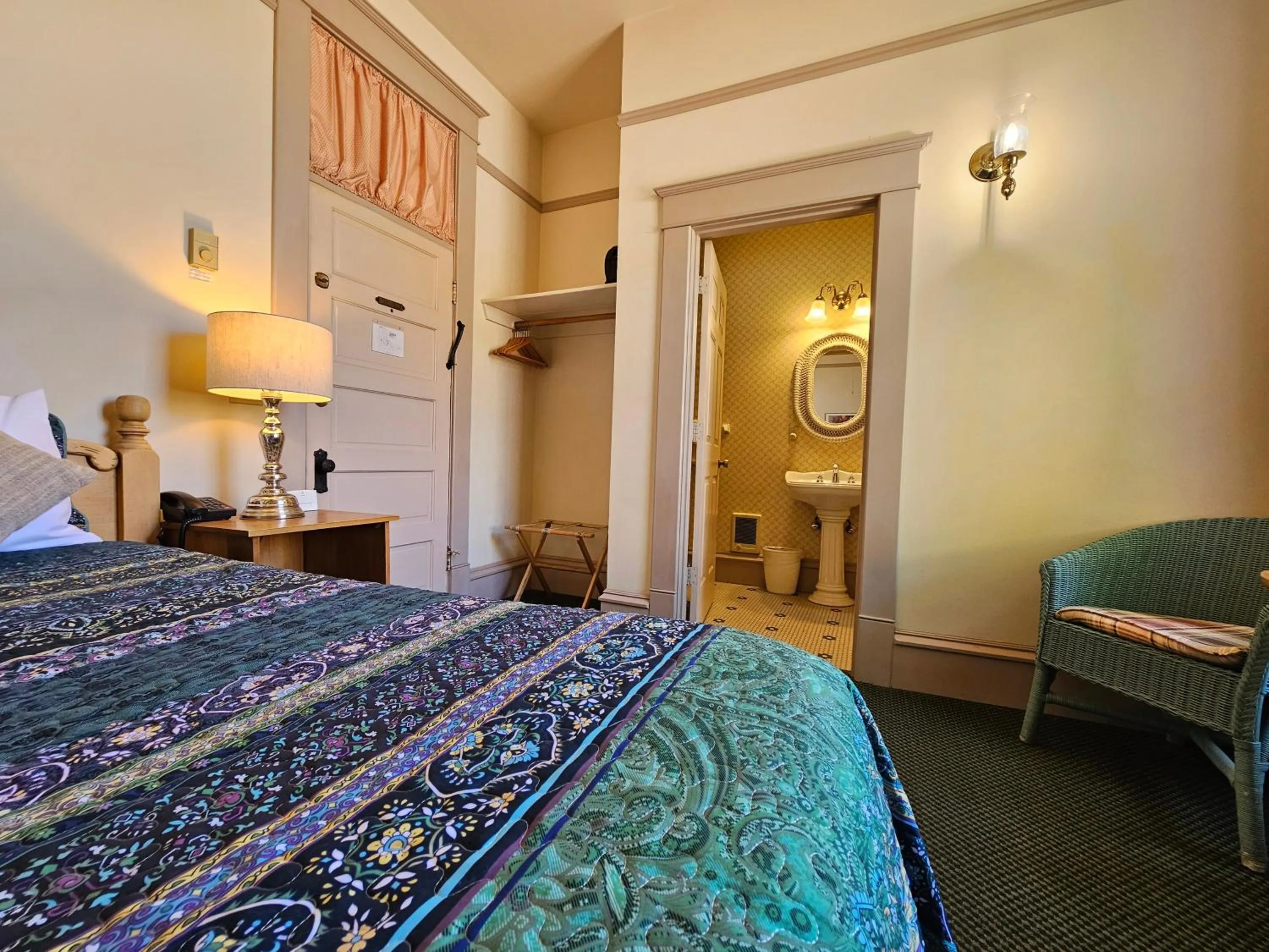 Bed in Hotel Planter