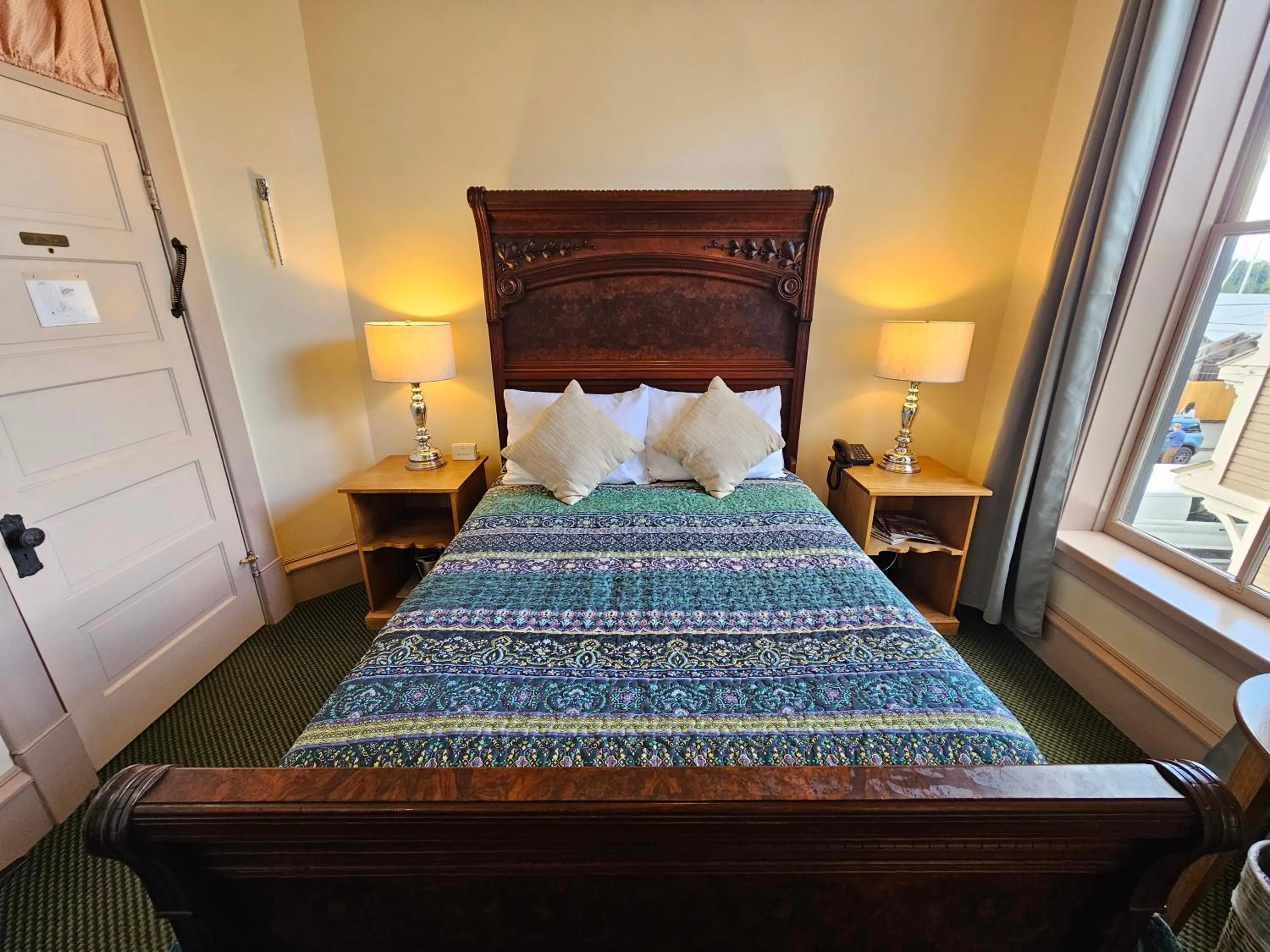 Bed in Hotel Planter