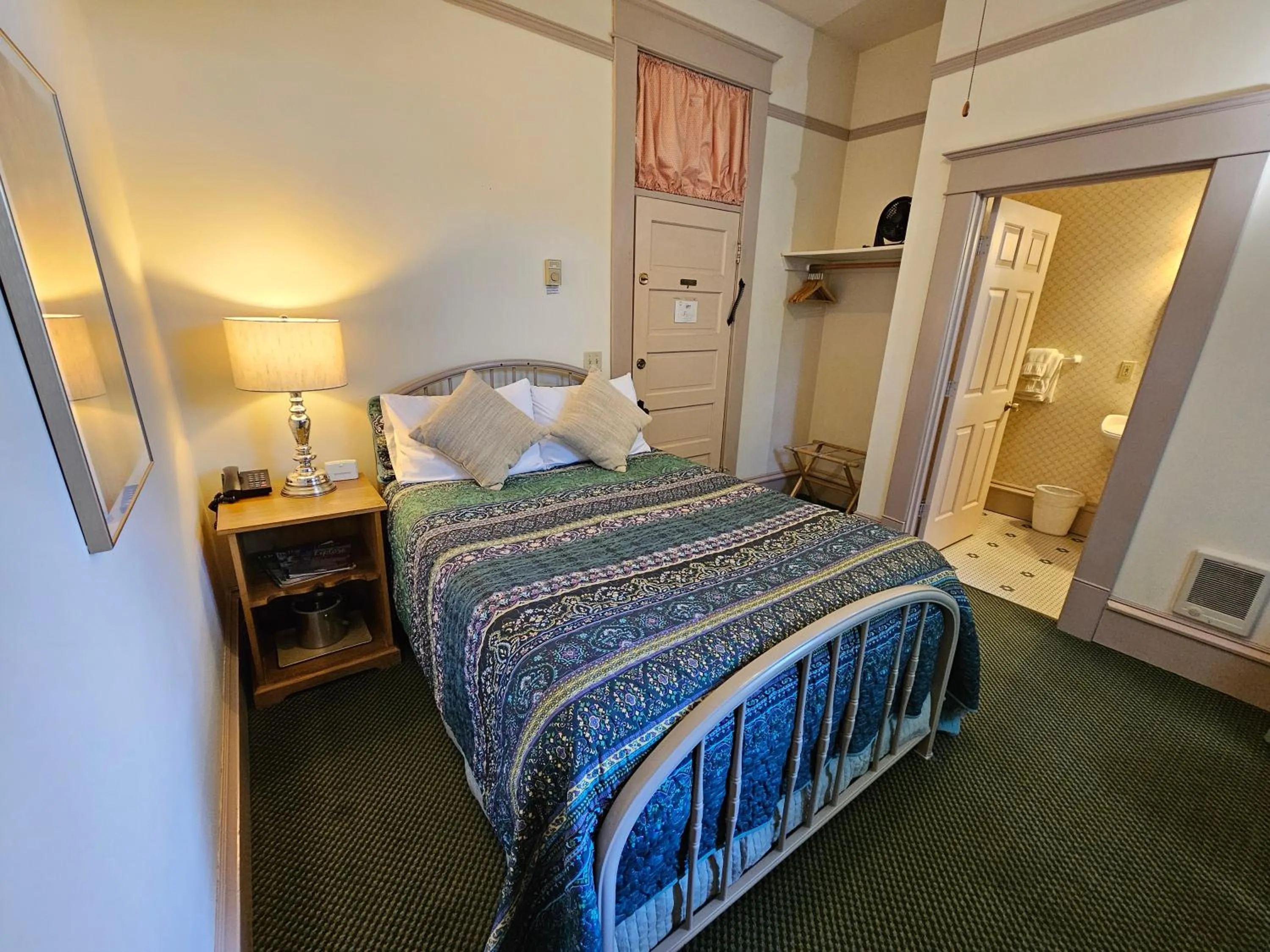 Bed in Hotel Planter