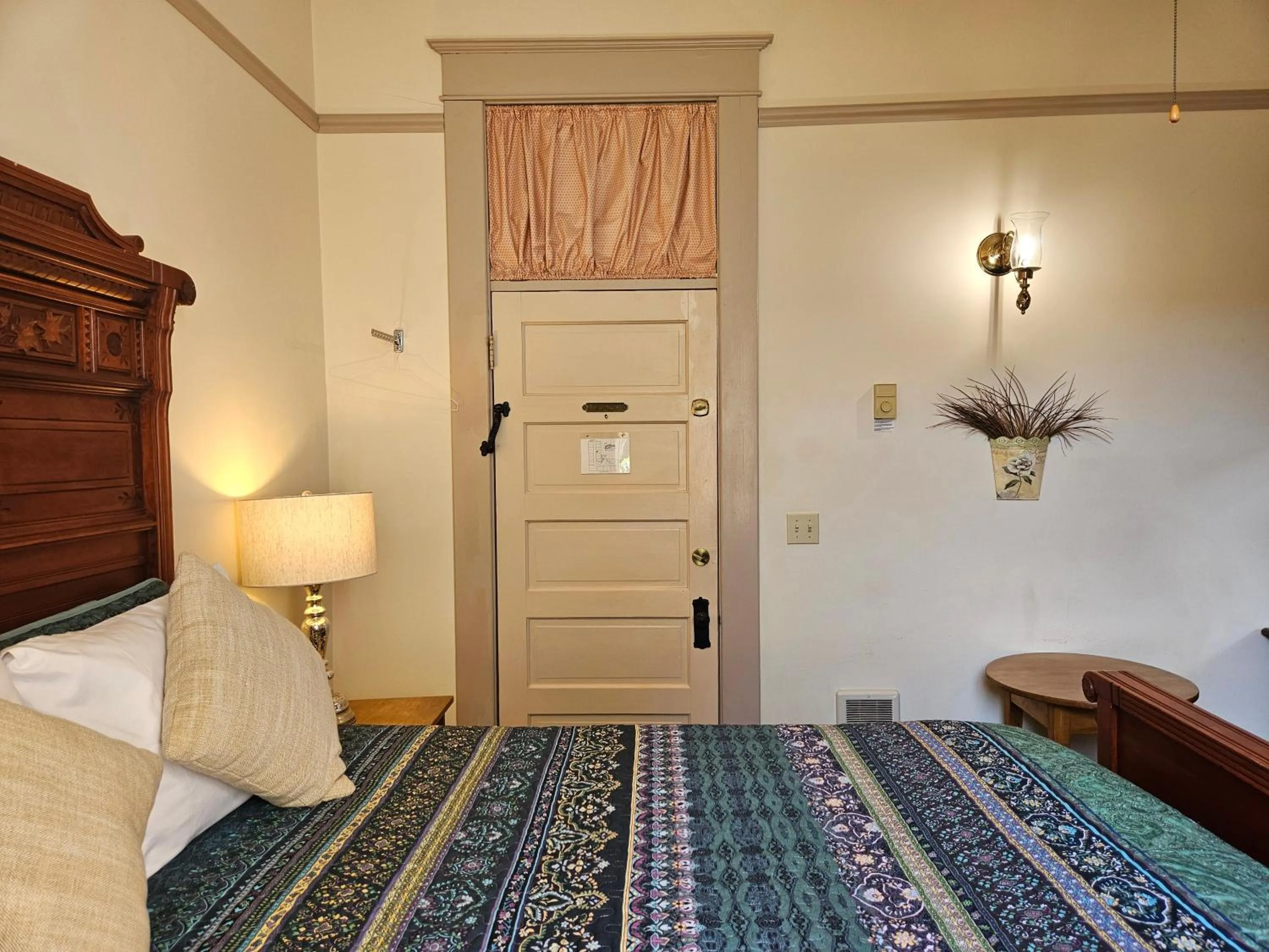 Bed in Hotel Planter