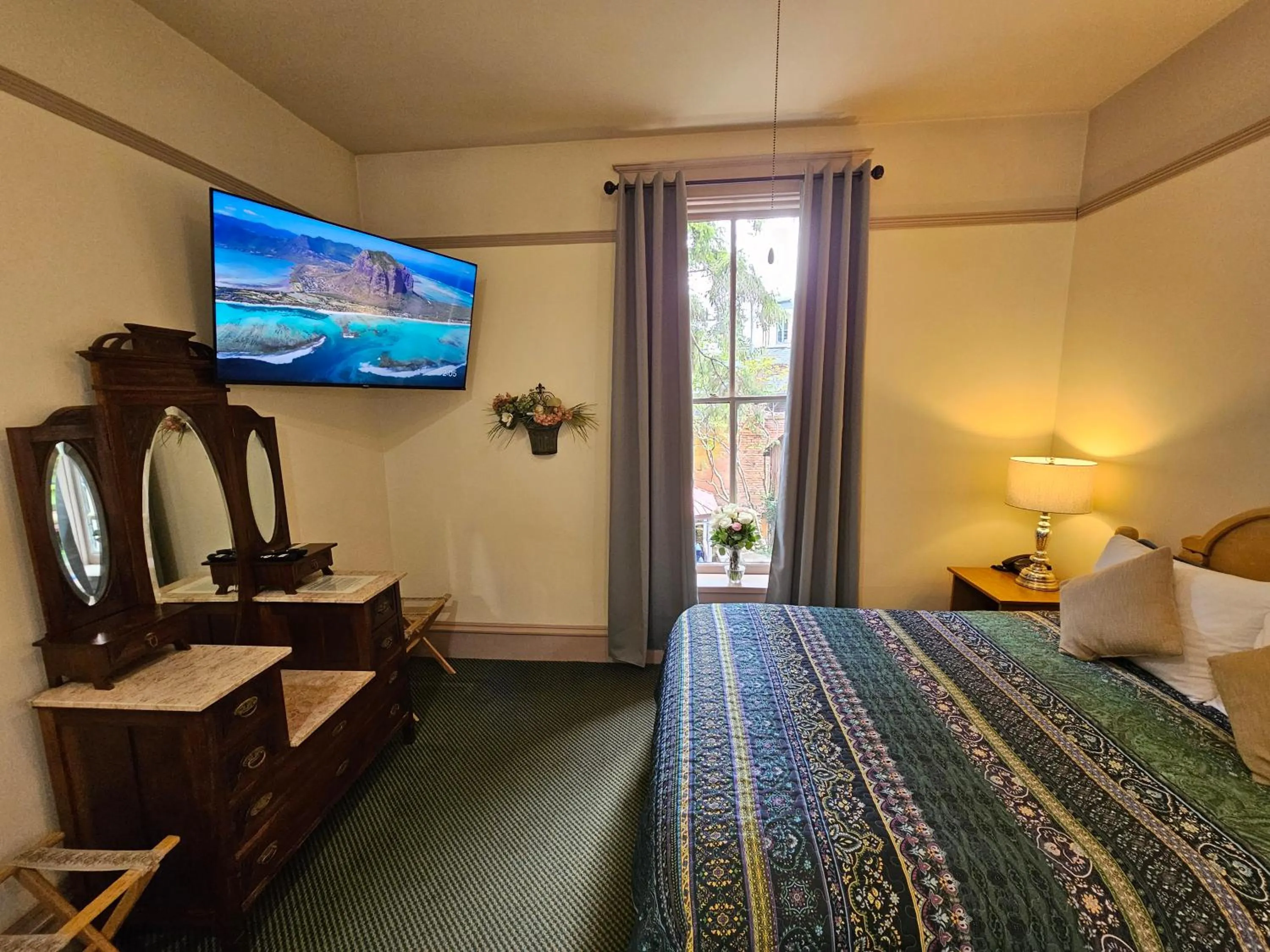 Bed in Hotel Planter