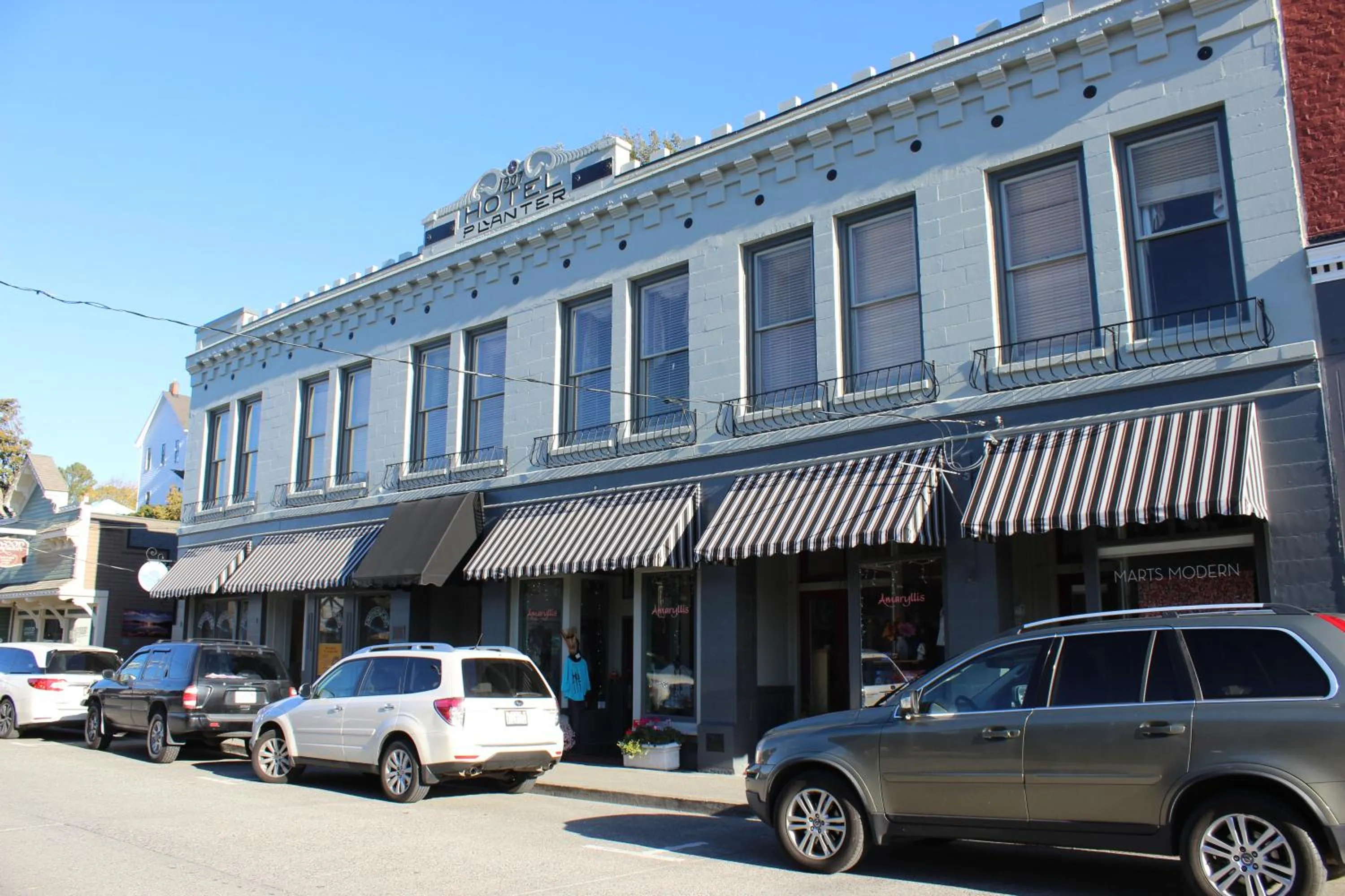 Property building in Hotel Planter