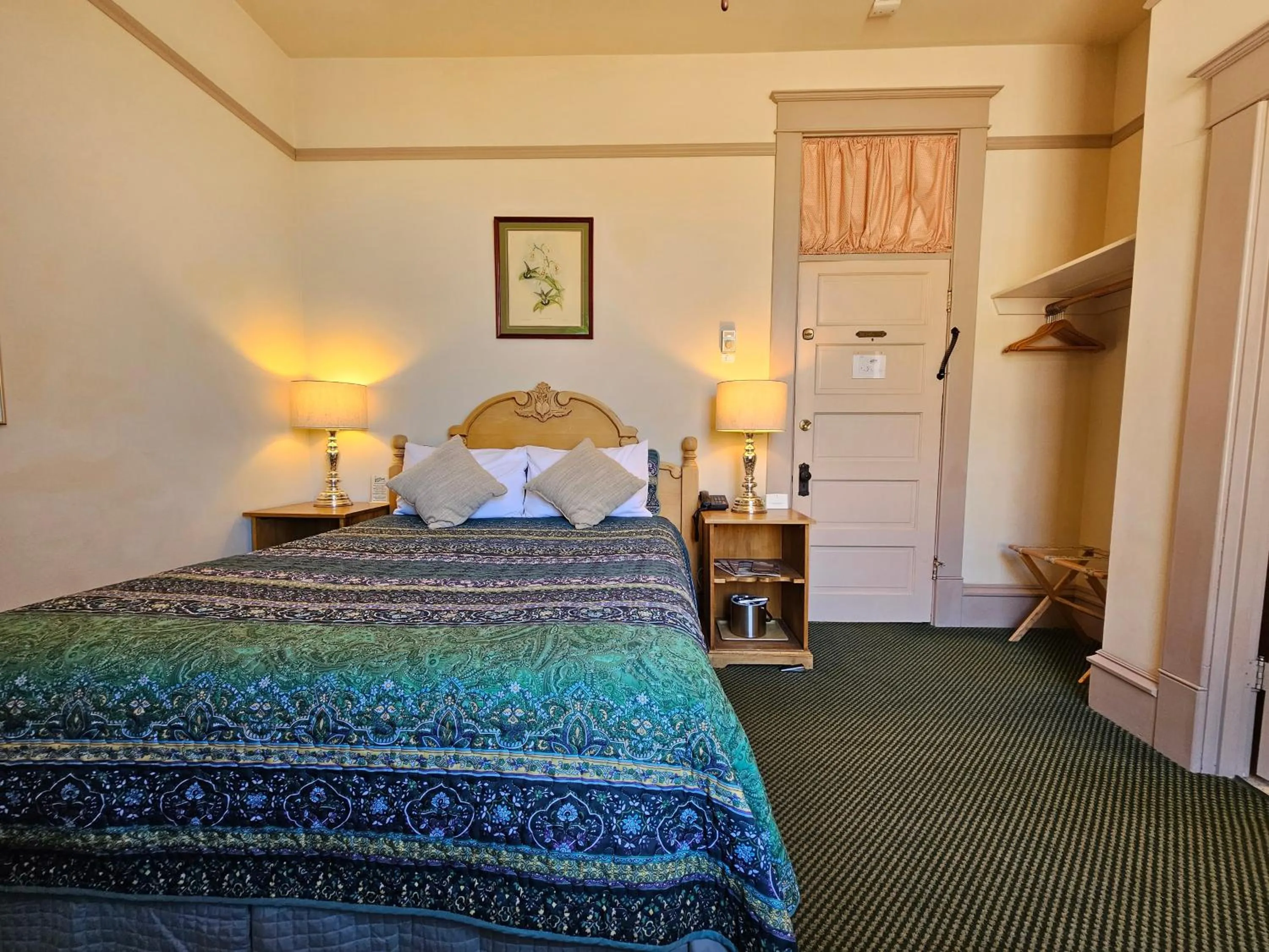 Bed in Hotel Planter