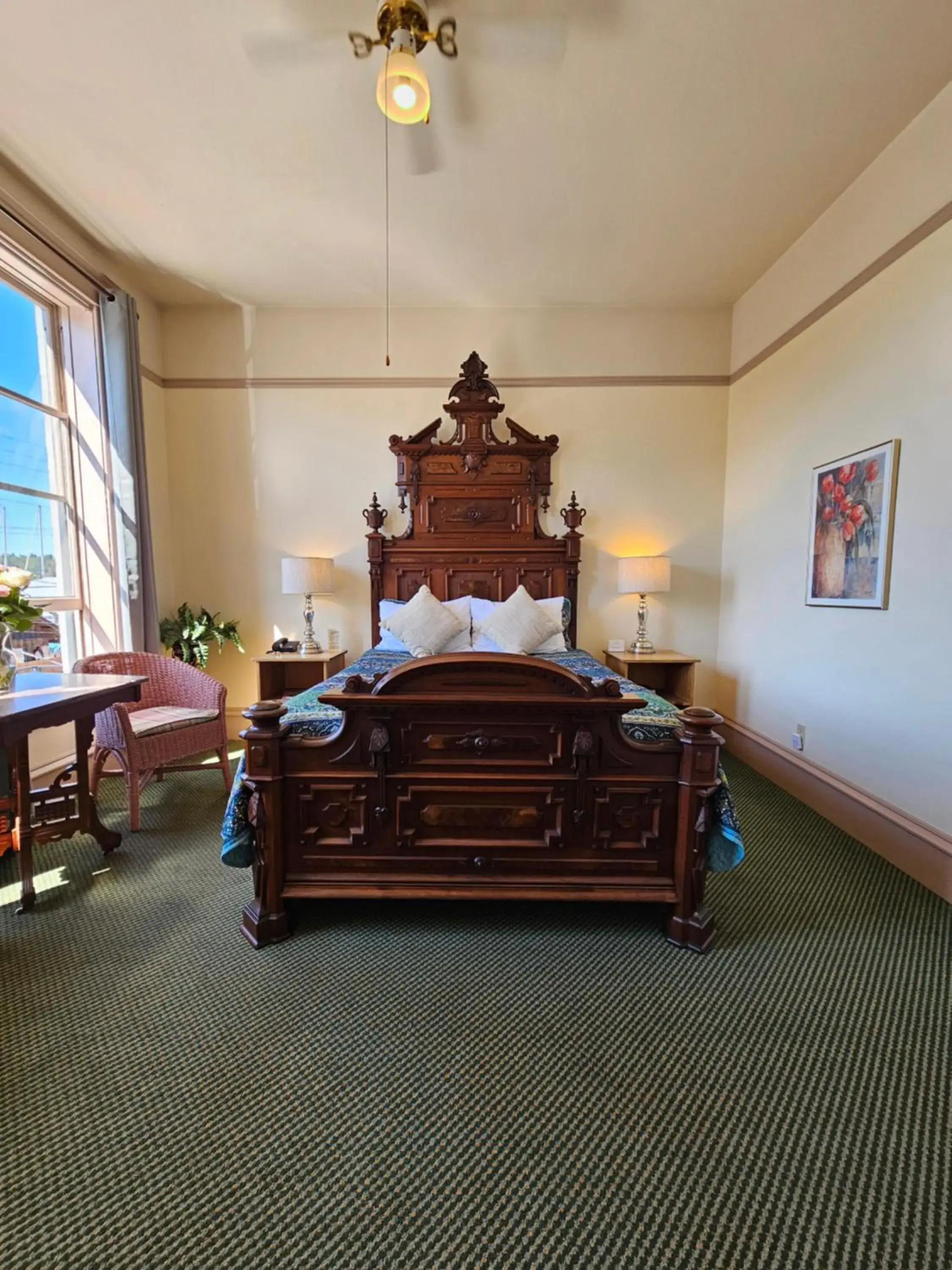 Deluxe Queen Suite in Hotel Planter Deluxe Queen Suite in Hotel Planter