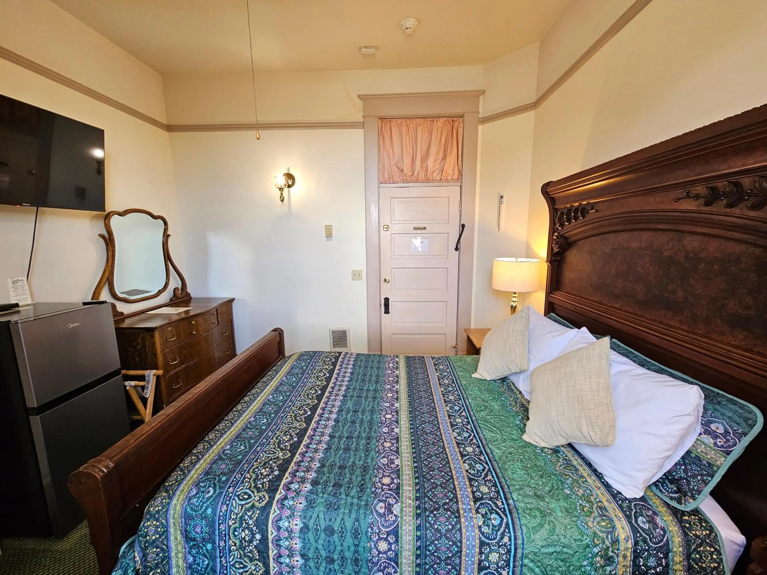 Bed in Hotel Planter