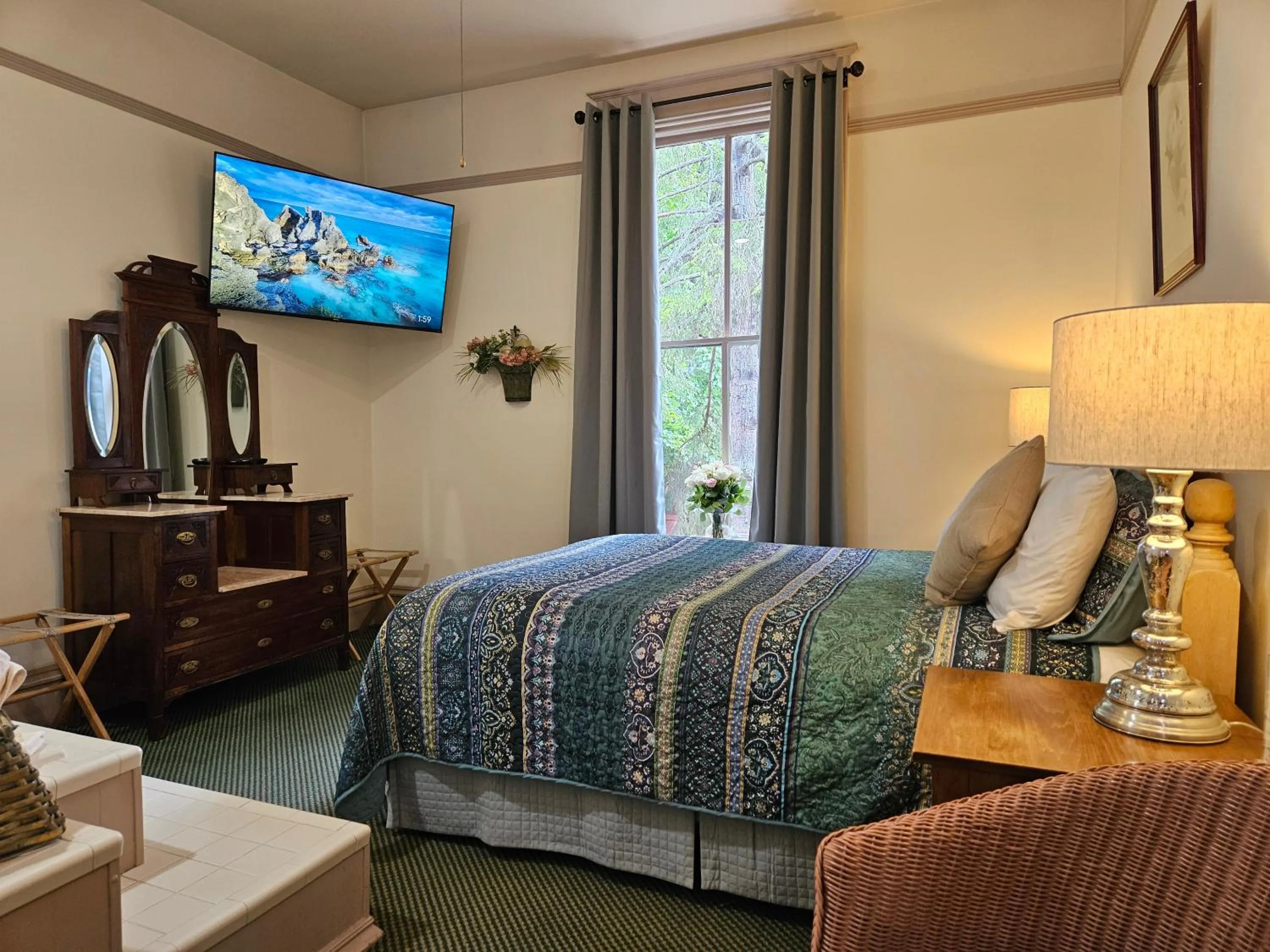 Bed in Hotel Planter